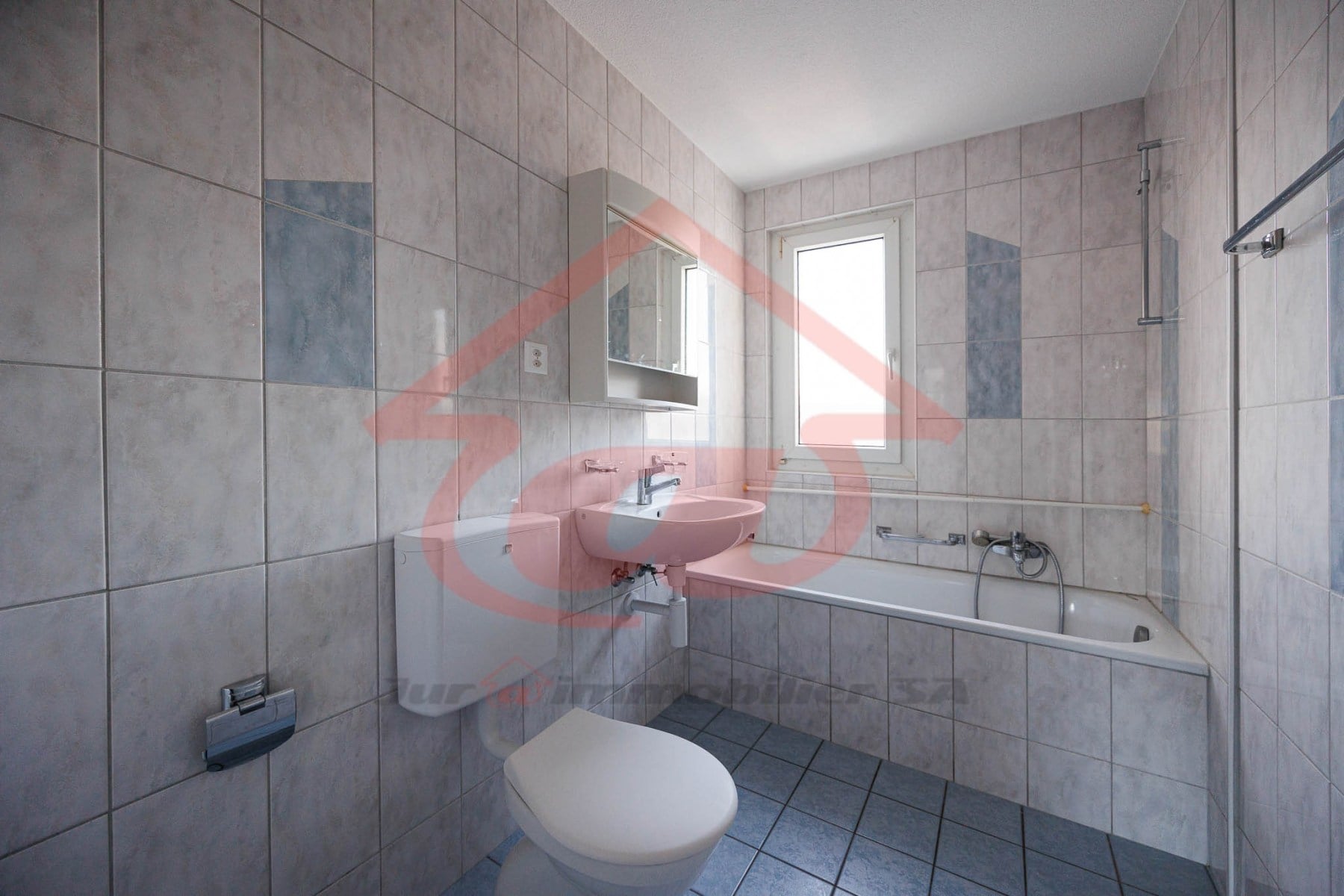 Appartement de 3 pièces rénové au 2ème étage - photo 5