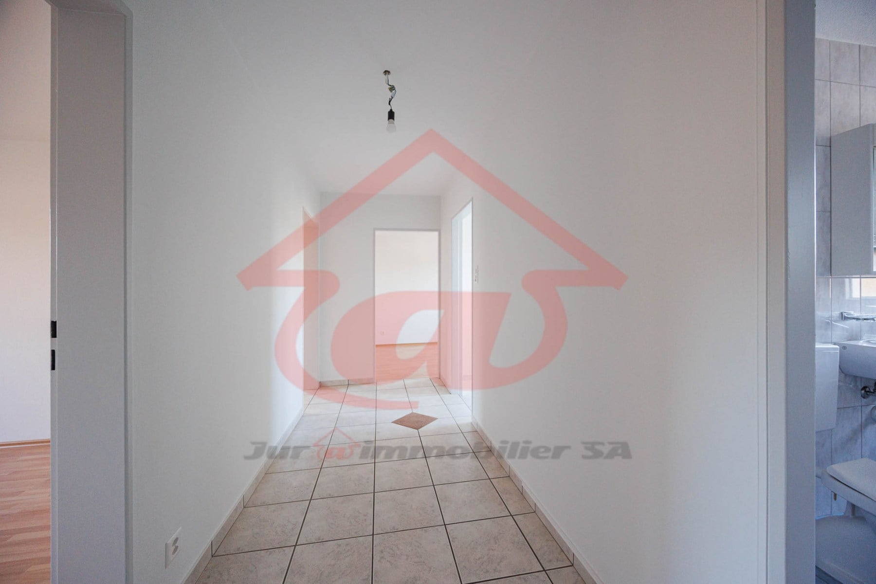 Appartement de 3 pièces rénové au 2ème étage - photo 4