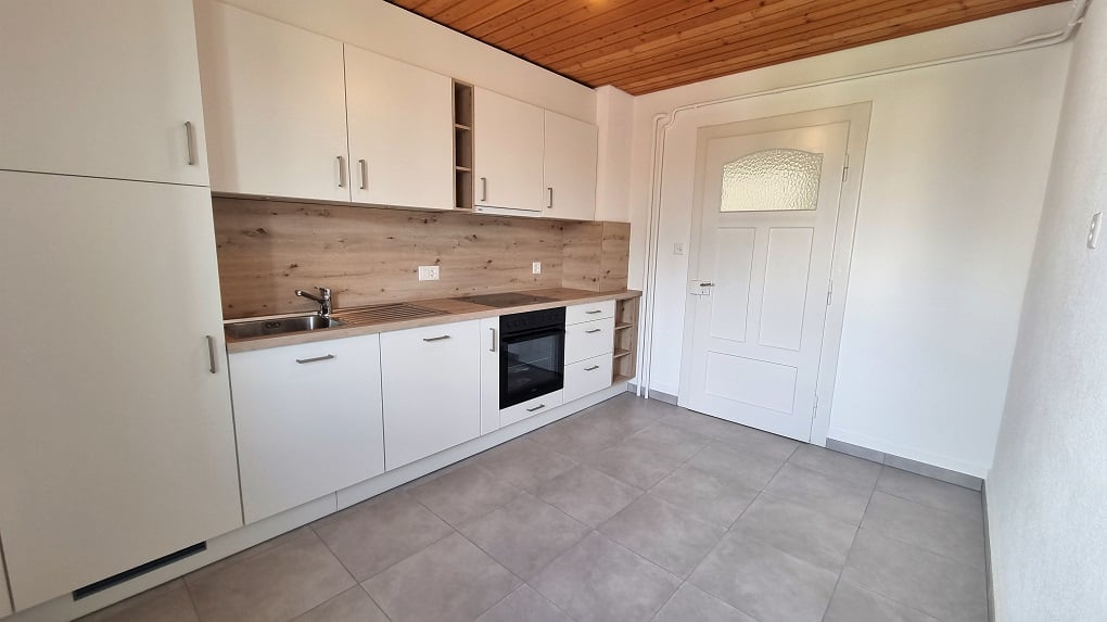 Appartement rénové de 3.5 pièces au 1er étage dans un petit immeuble - photo 1
