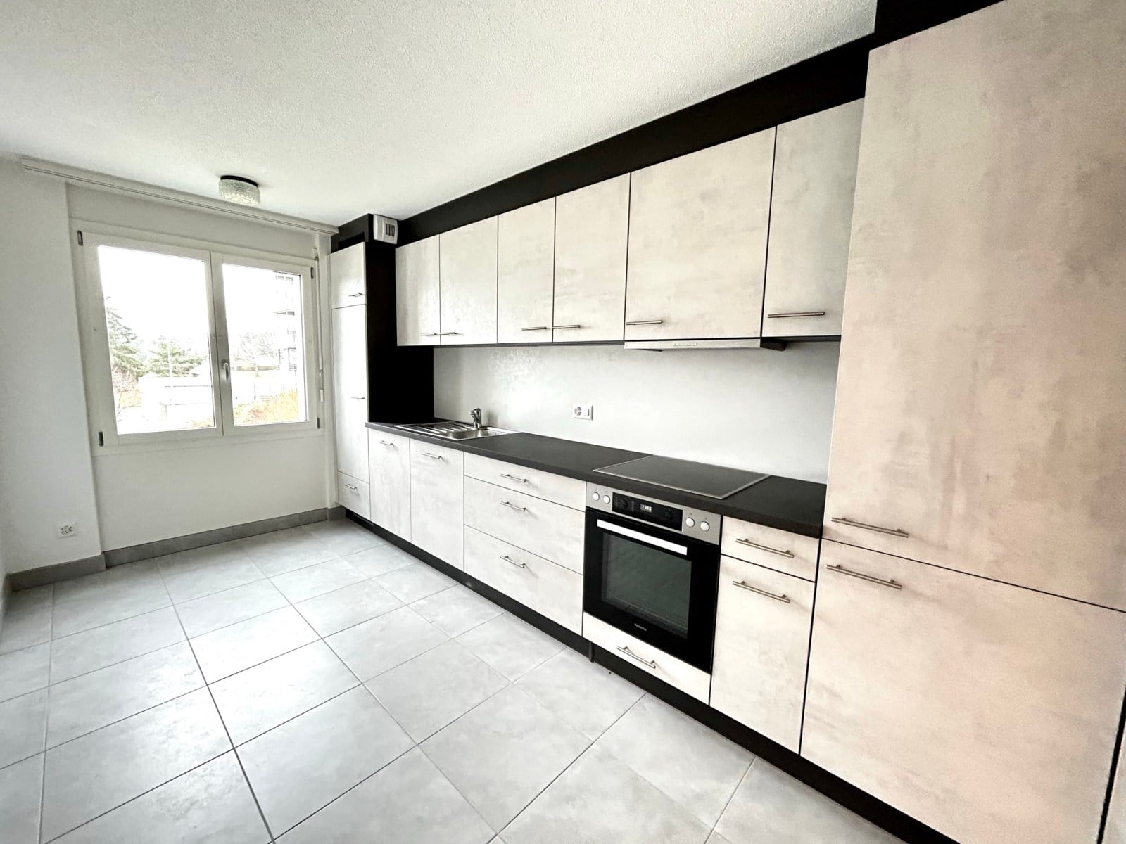Appartement de 4 pièces au 2ème étage - photo 1
