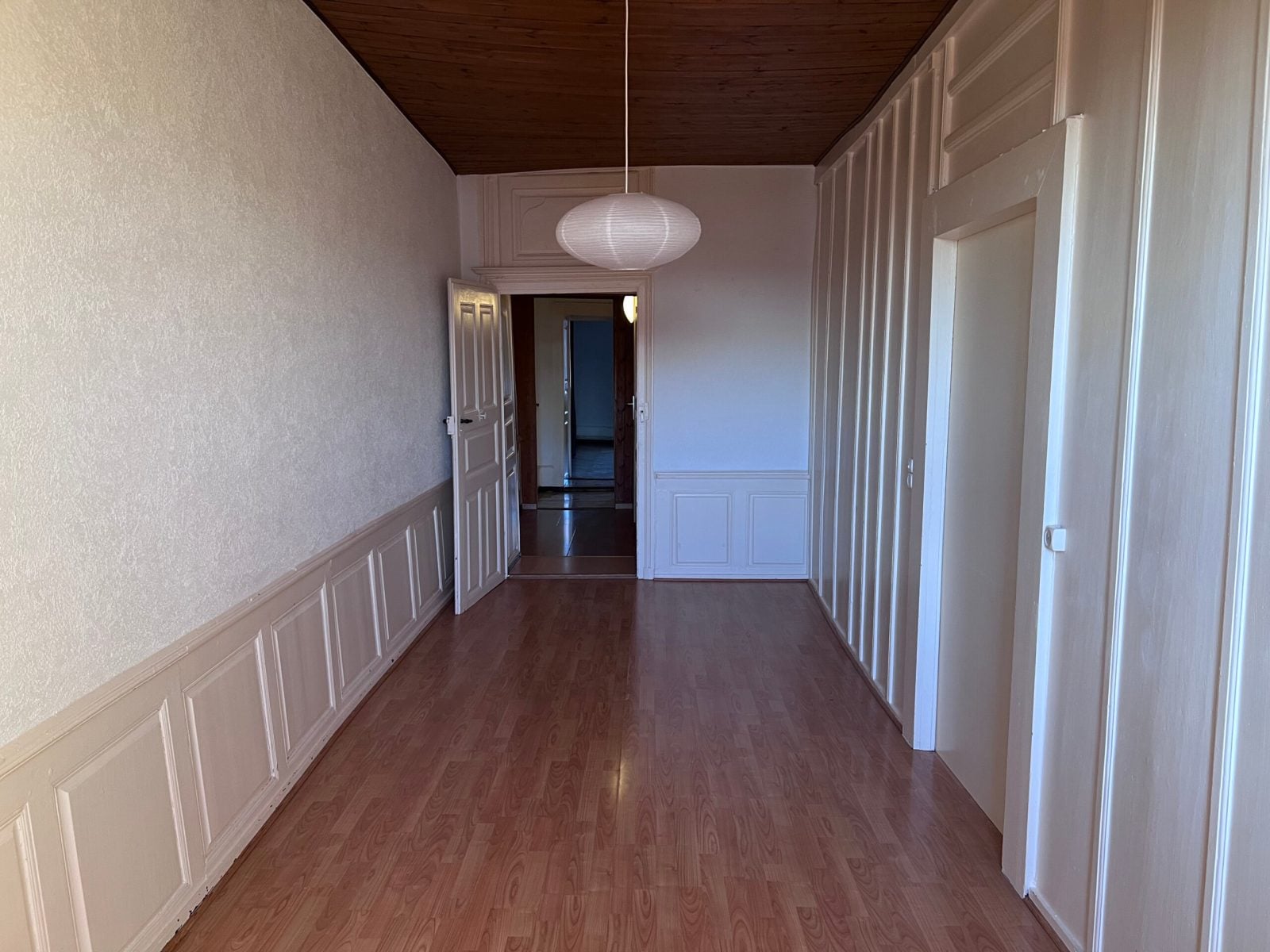 Appartement spacieux de 5 pièces au 2ème étage - photo 3