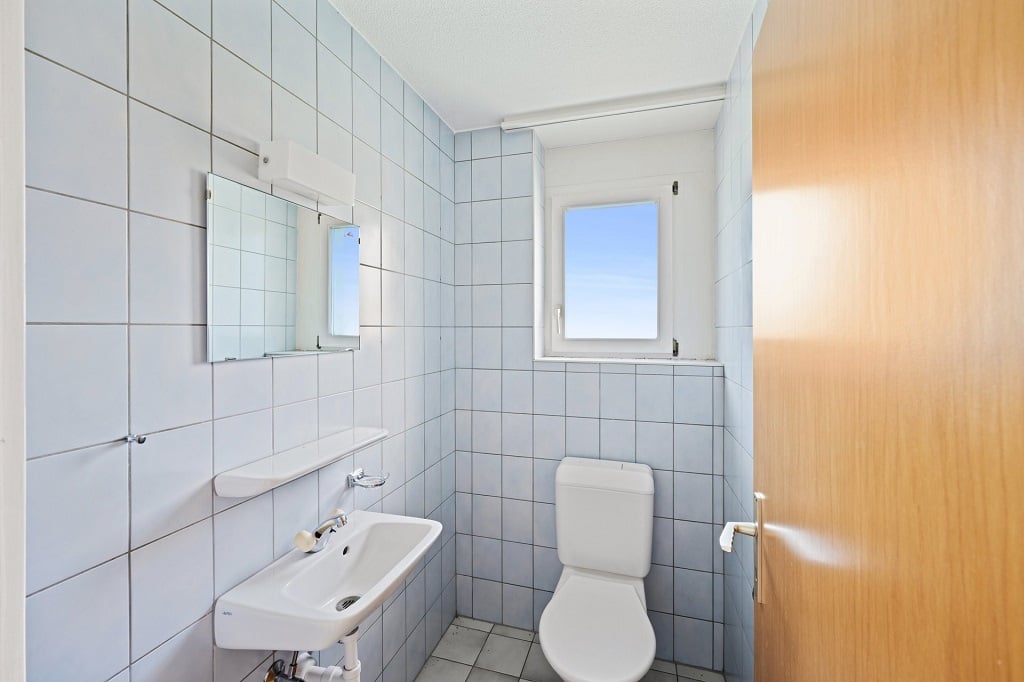 Appartement de 4 pièces au rez-de-chaussée avec balcon - photo 4