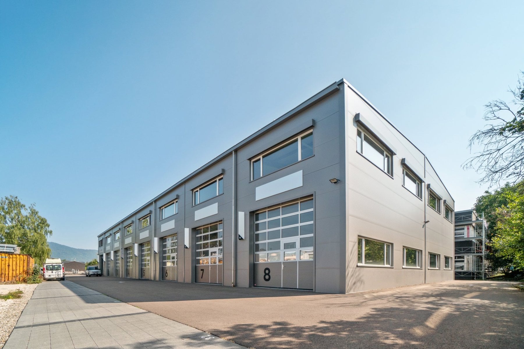 Local commercial duplex de 140m2 ? Usine relais (nombreuses places de parc disponibles) - photo 1