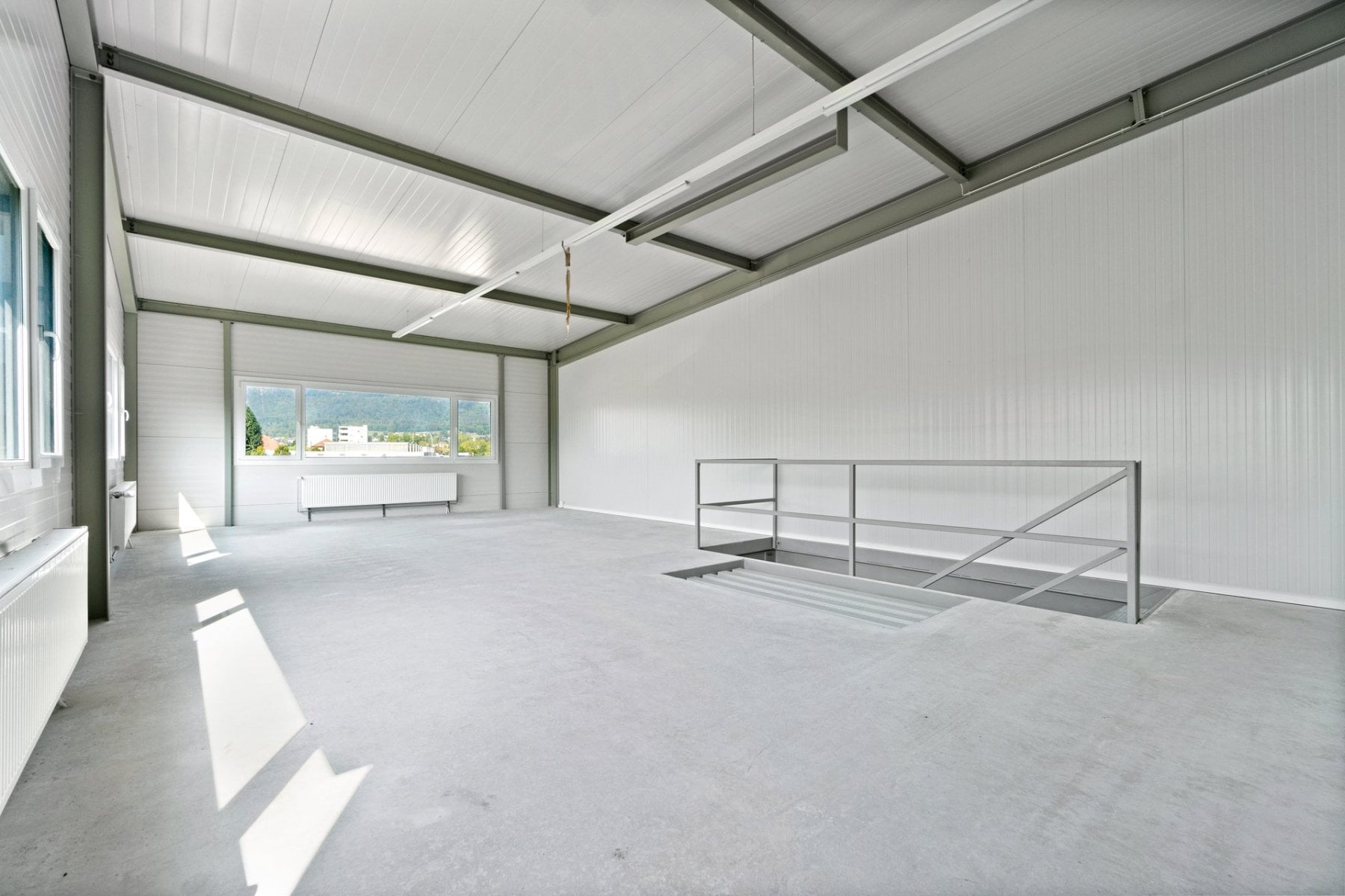 Local commercial duplex de 140m2 ? Usine relais (nombreuses places de parc disponibles) - photo 4
