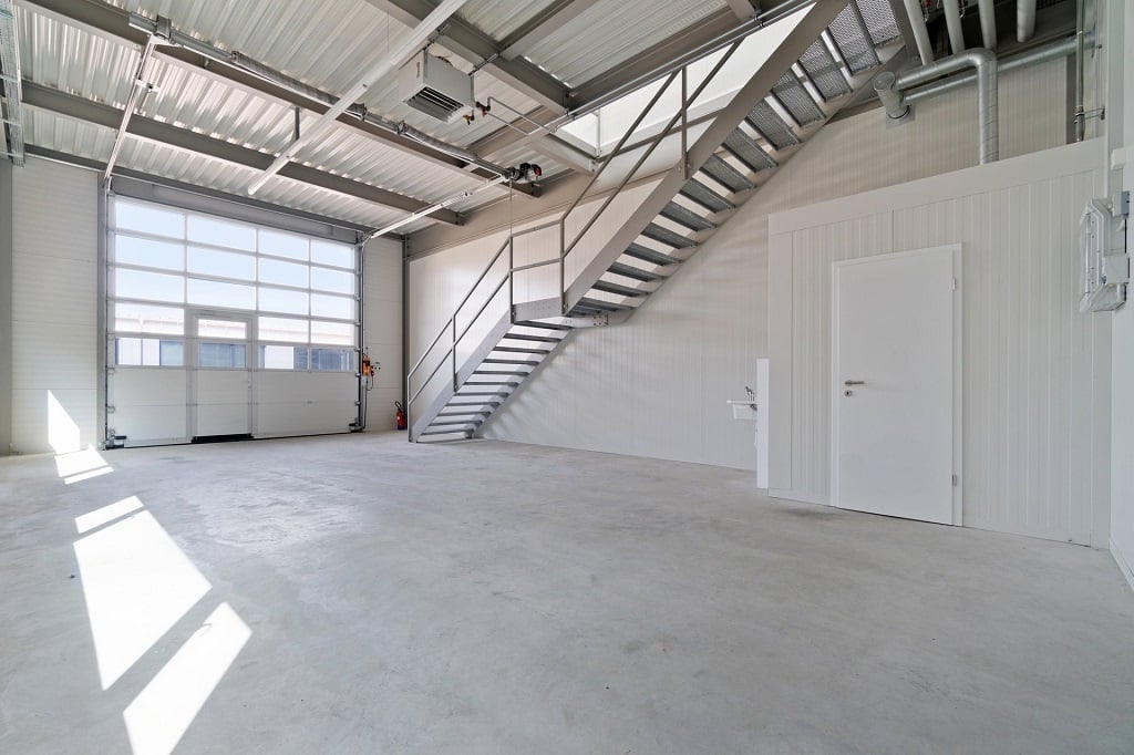 Local commercial duplex de 140m2 ? Usine relais (nombreuses places de parc disponibles) - photo 2
