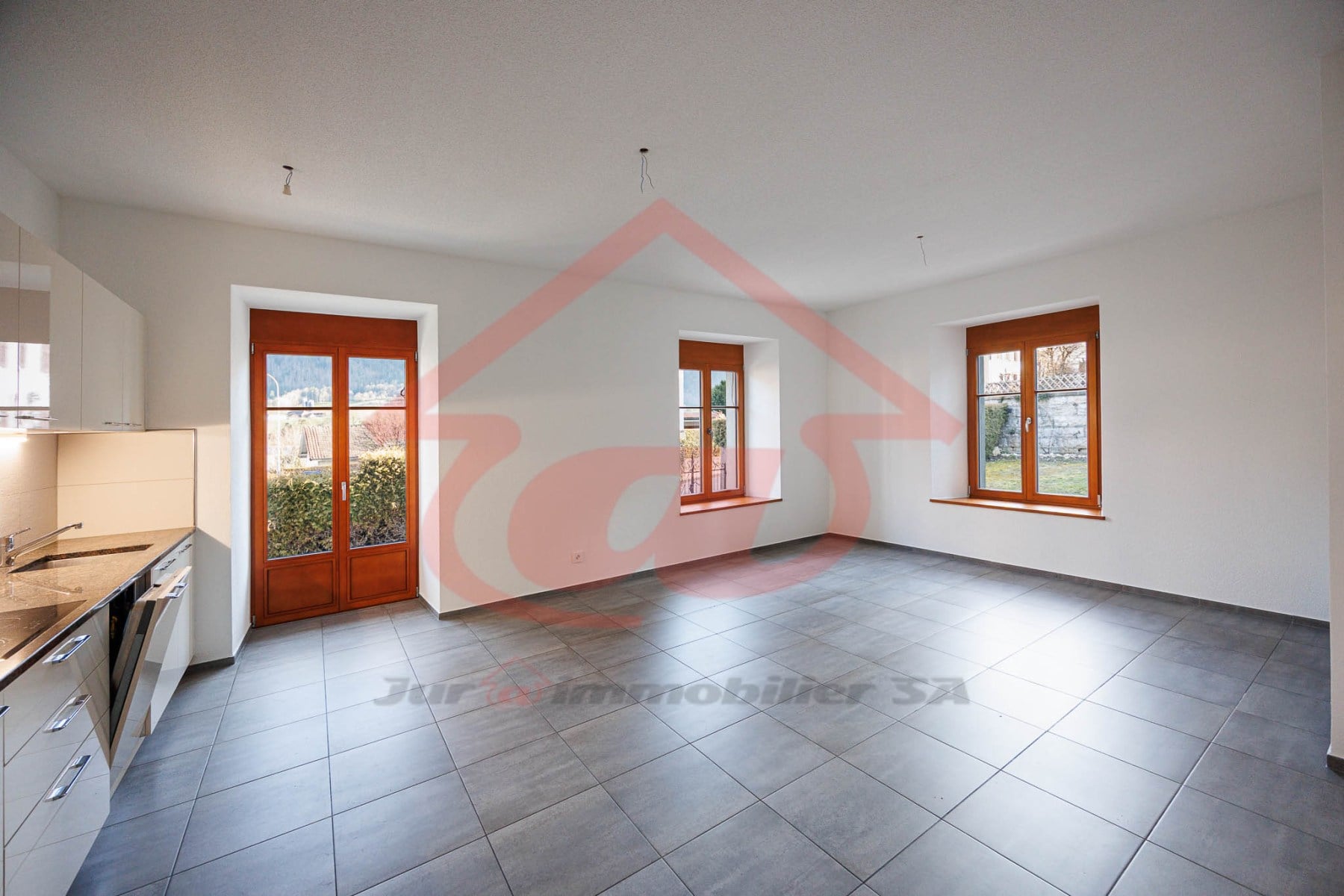 Appartement de 4.5 pièces entièrement rénové avec grande terrasse privative - photo 4