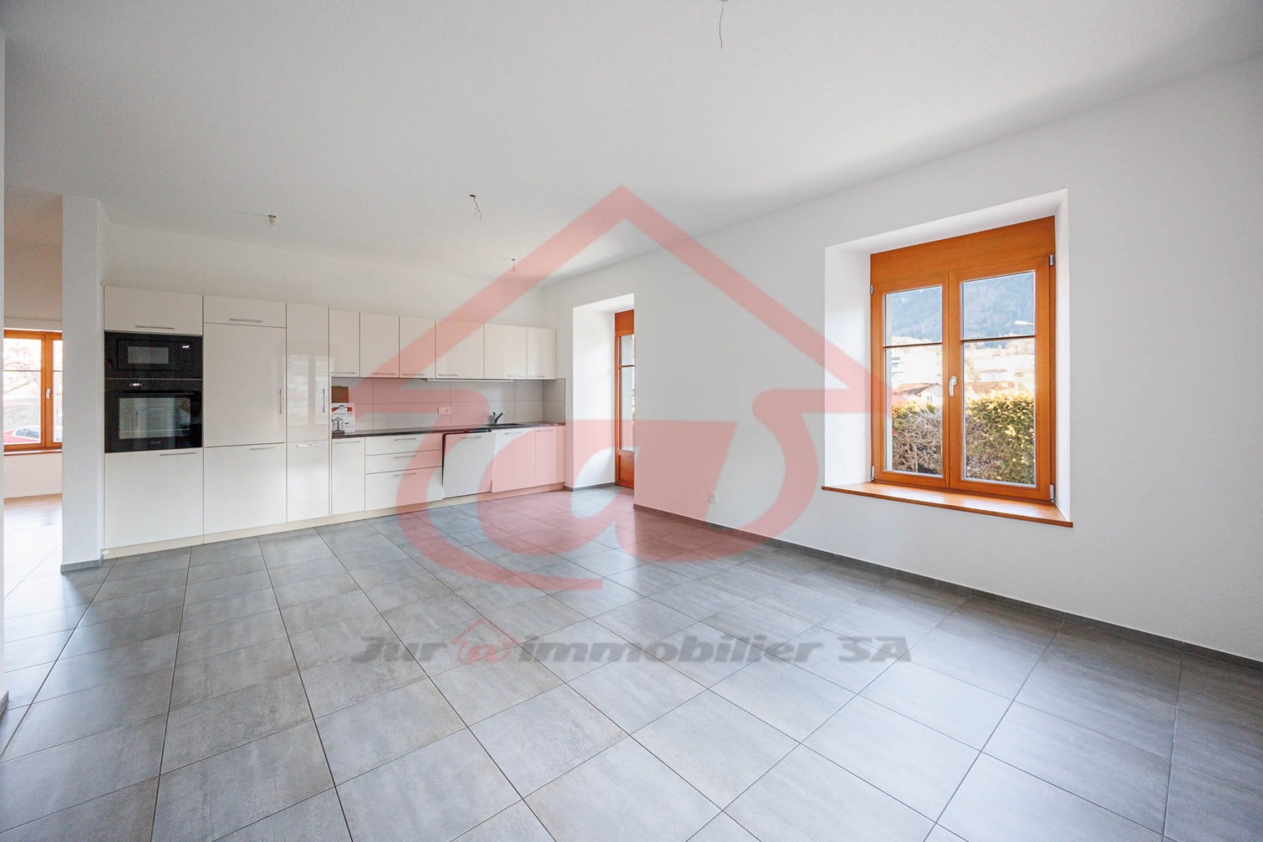Appartement de 4.5 pièces entièrement rénové avec grande terrasse privative - photo 1