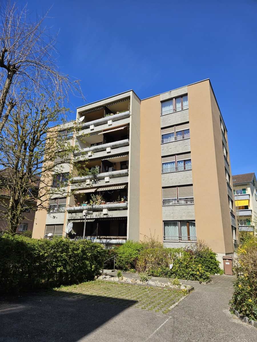 Bel appartement de 4 pièces au dernier étage ? calme, lumineux, vue dégagée - photo 1
