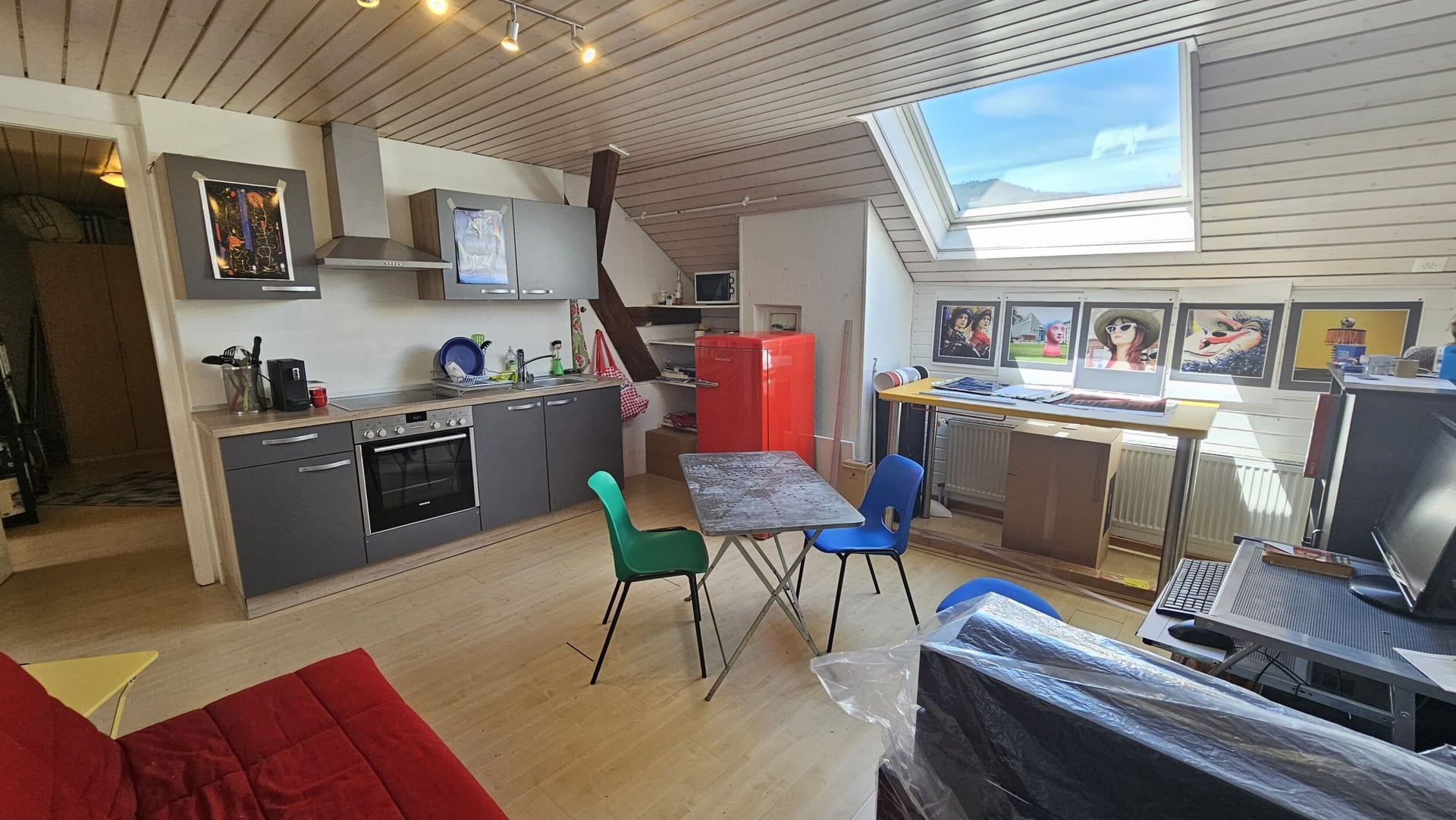 À louer à Delémont appartement de 3.5 pièces chaleureux sous les toits - photo 1