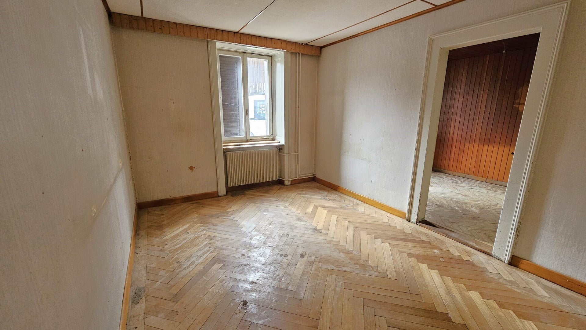 Situé à Malleray dépôt/entrepôt/stockage de 4 pièces au rez à louer - photo 4