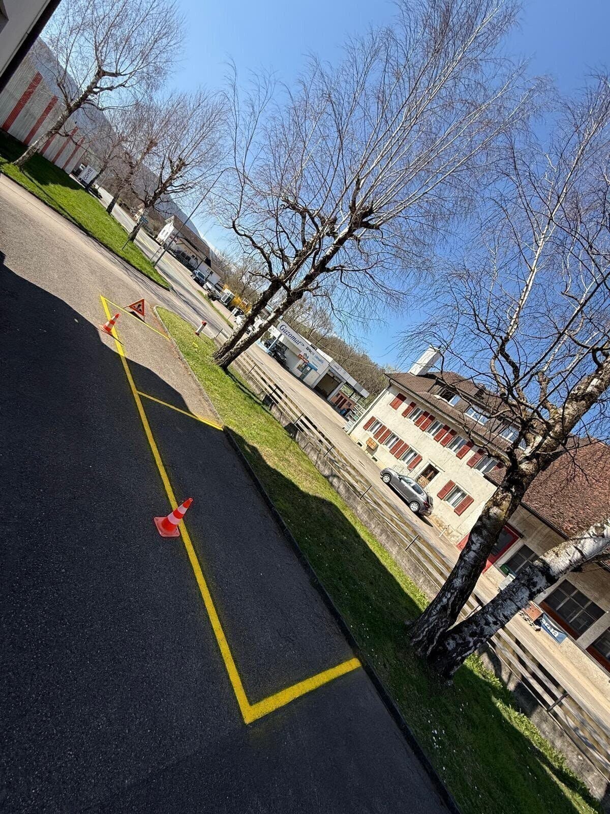 Une place de parc extérieure disponible à Courtételle - photo 1