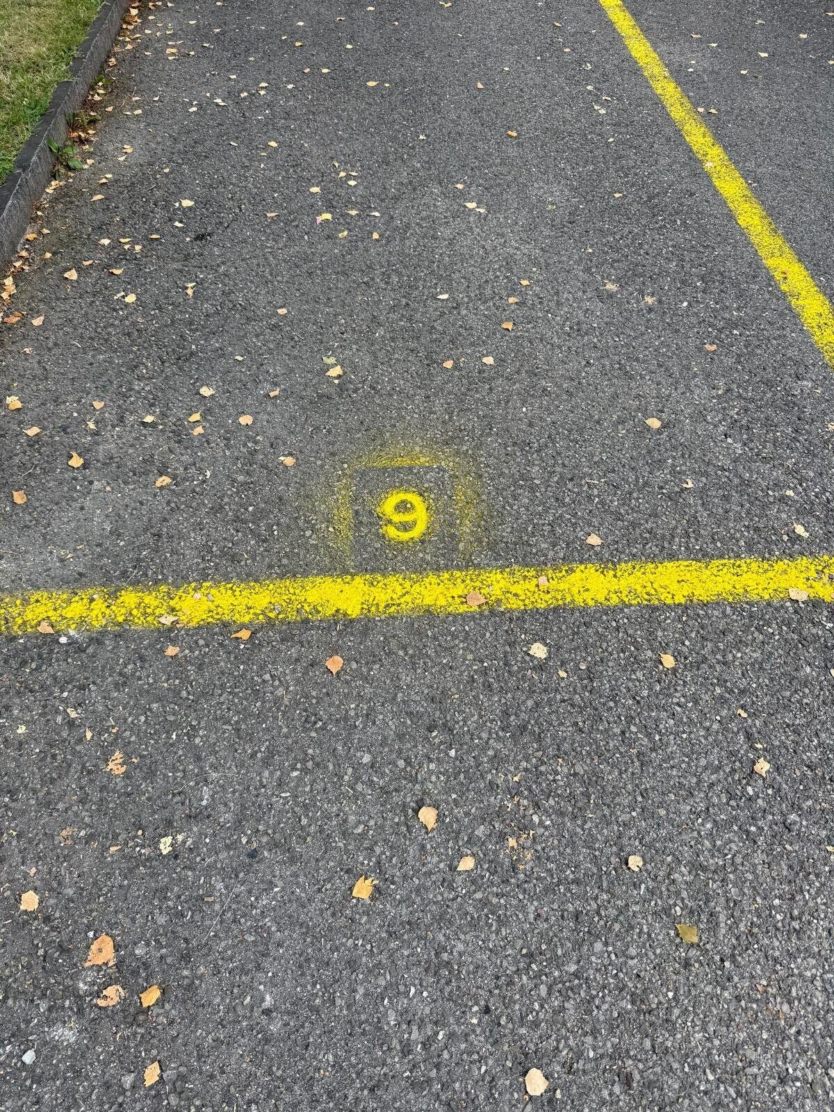 Une place de parc extérieure disponible à Courtételle - photo 2