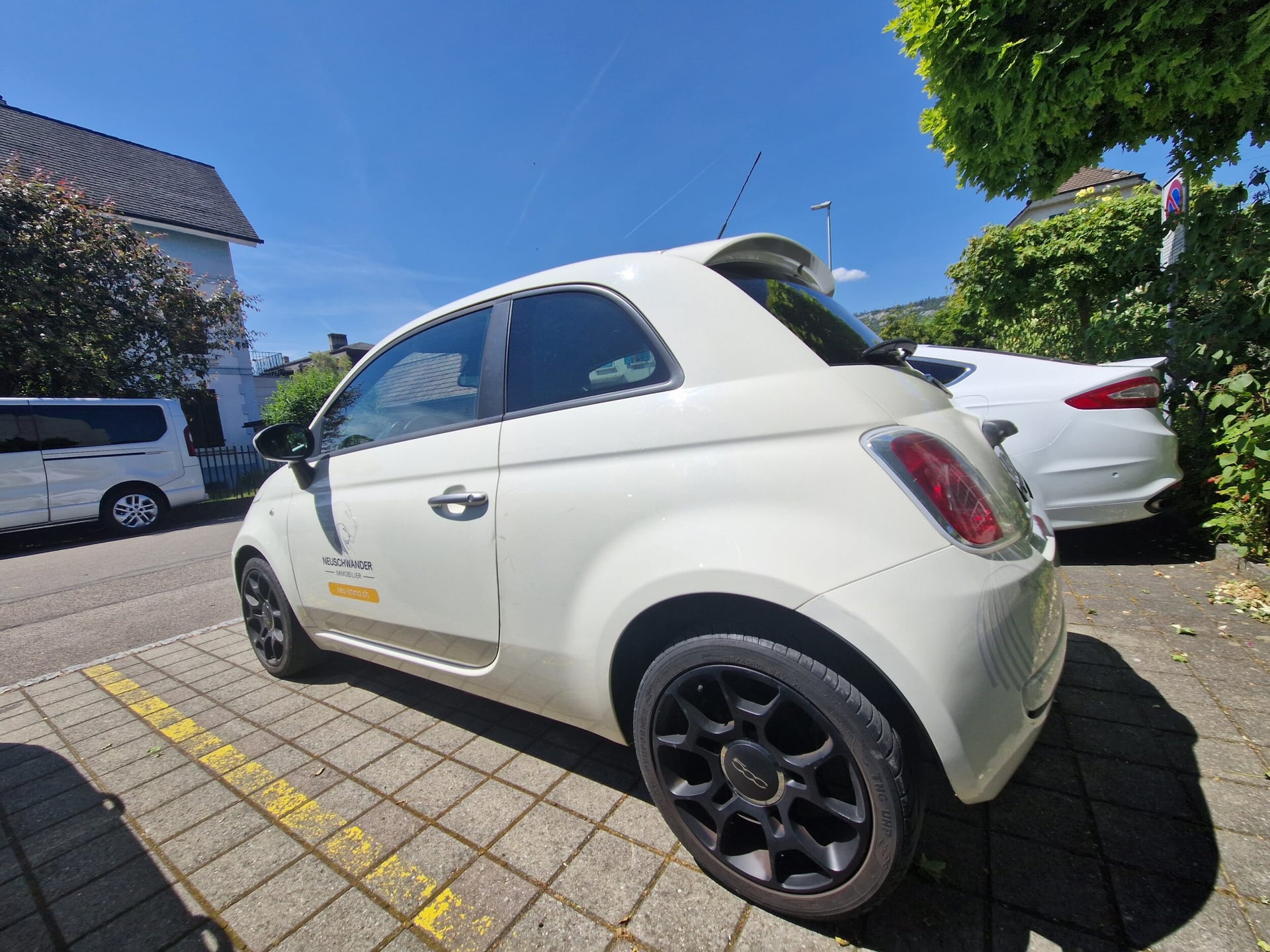 Parking extérieur dans la ville de Delémont à louer - photo 1