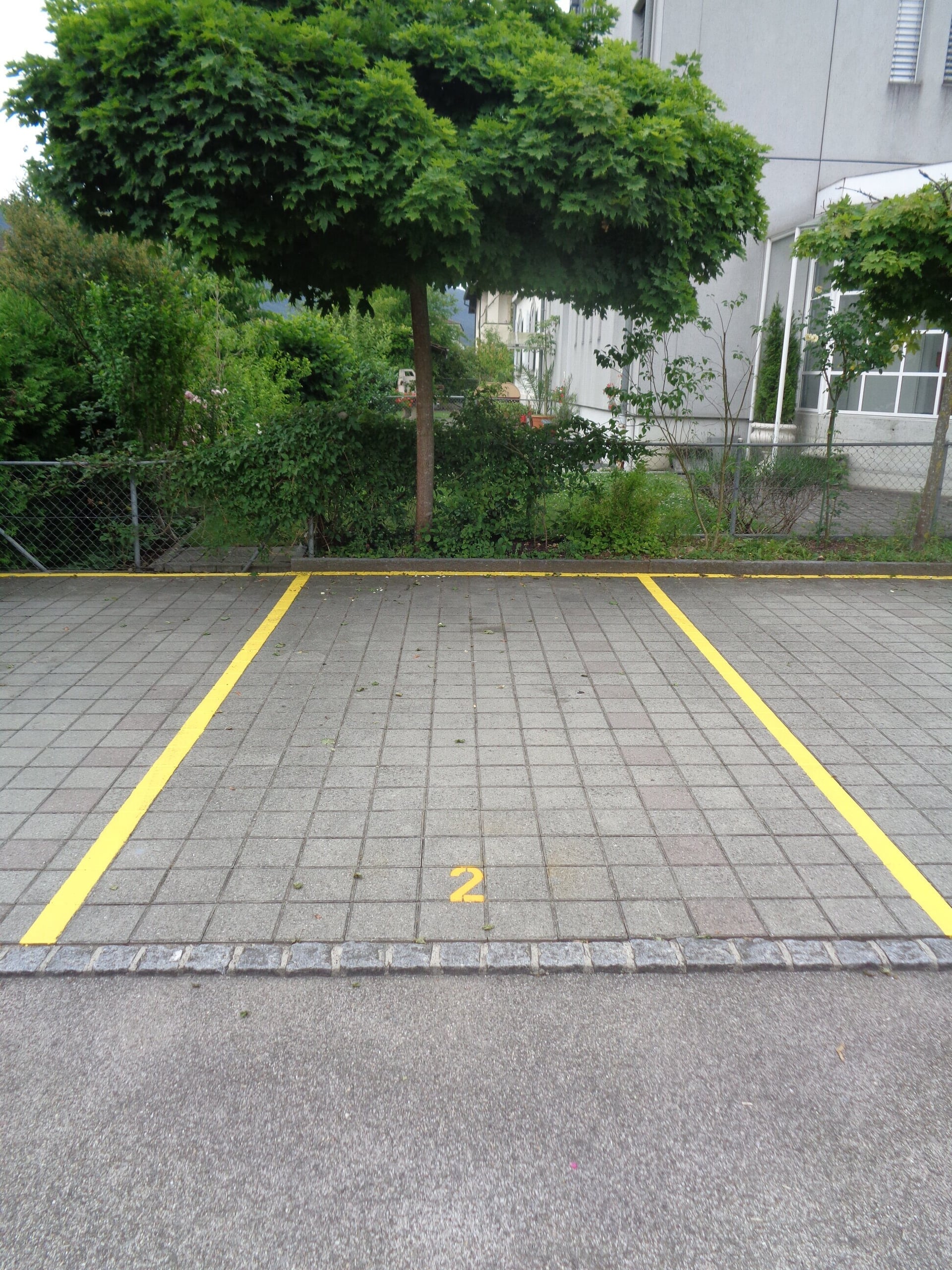 Parking extérieur dans la ville de Delémont à louer - photo 3