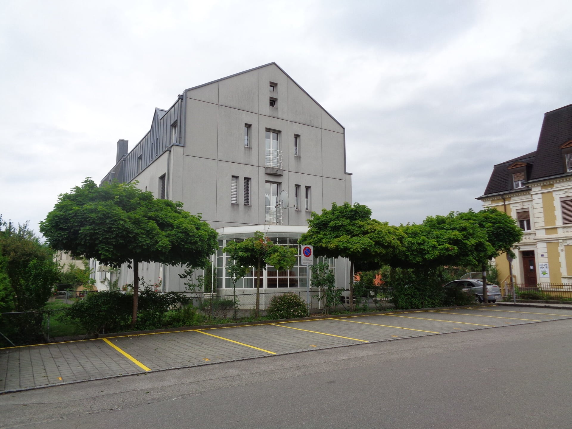 Parking extérieur dans la ville de Delémont à louer - photo 4