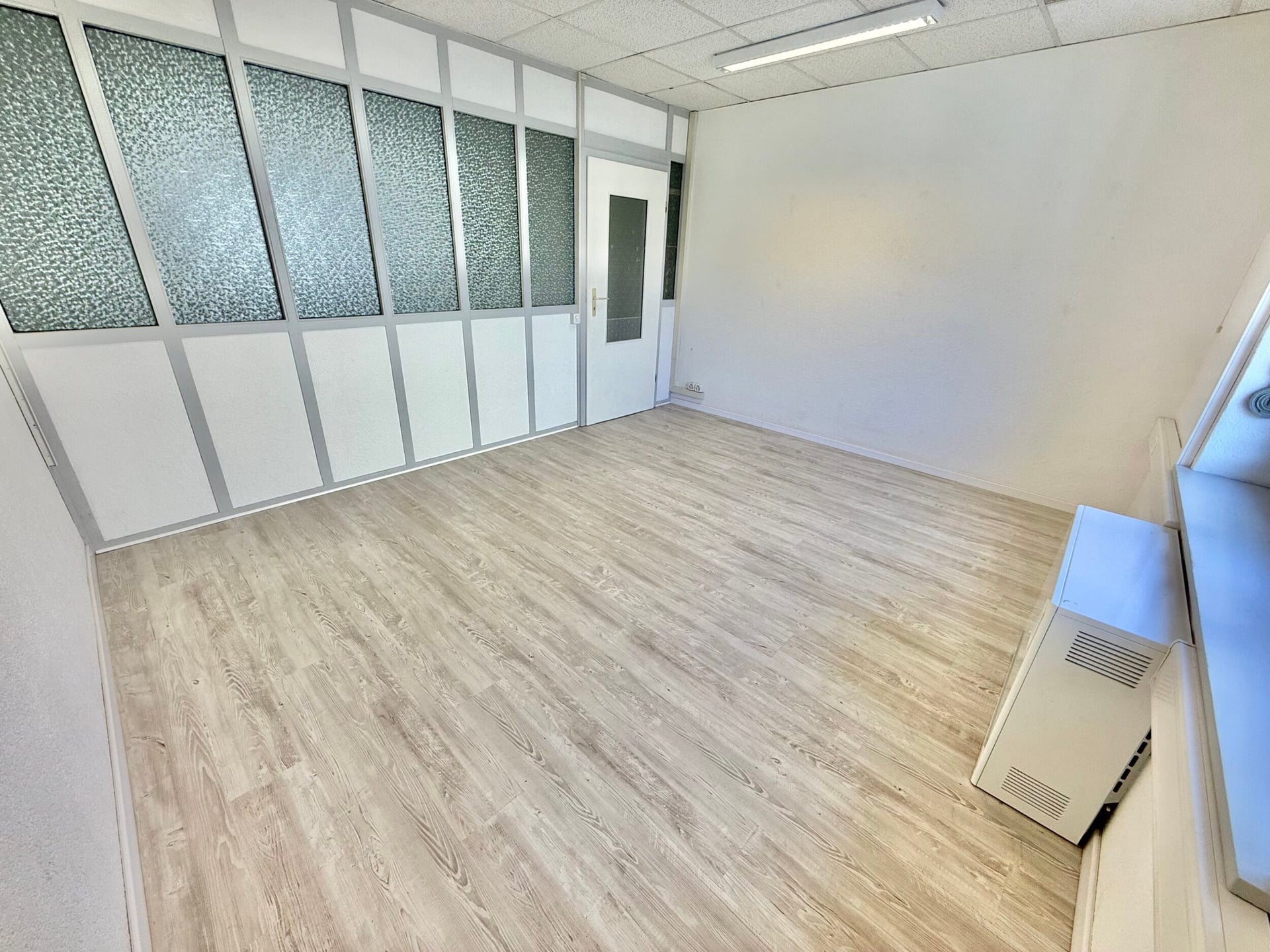 À louer à Reconvilier surface commerciale n°3 de 14.70 m2 - photo 4