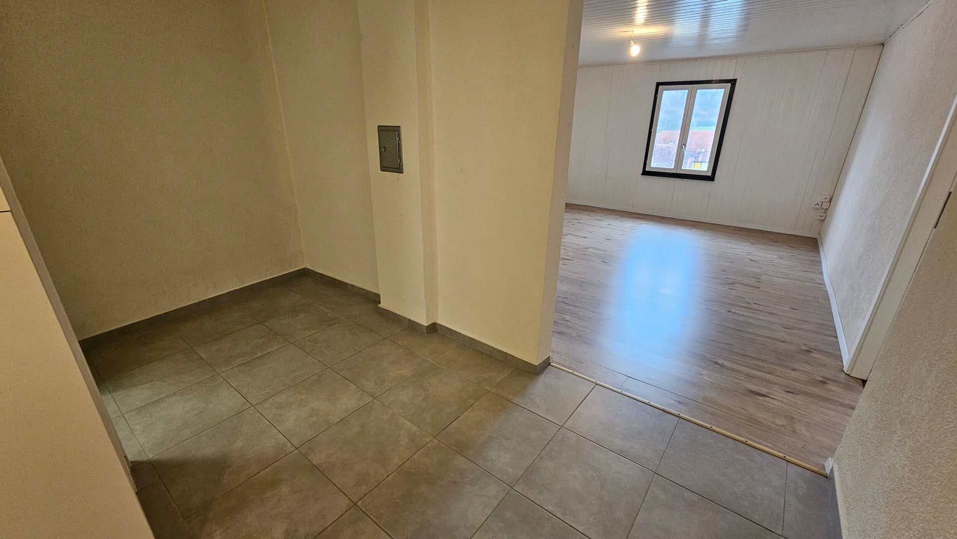 Appartement rénové de 2.5 pièces à louer à Courtemaîche - photo 3