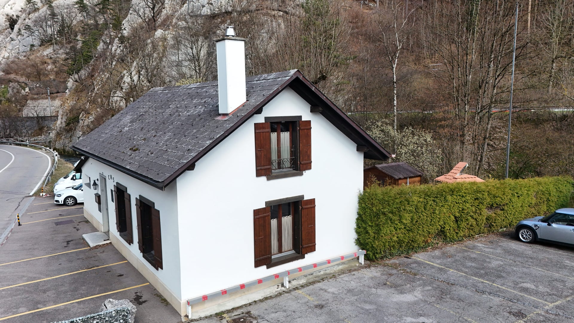 À louer à Moutier charmante maison meublée de 3.5 pièces - photo 3