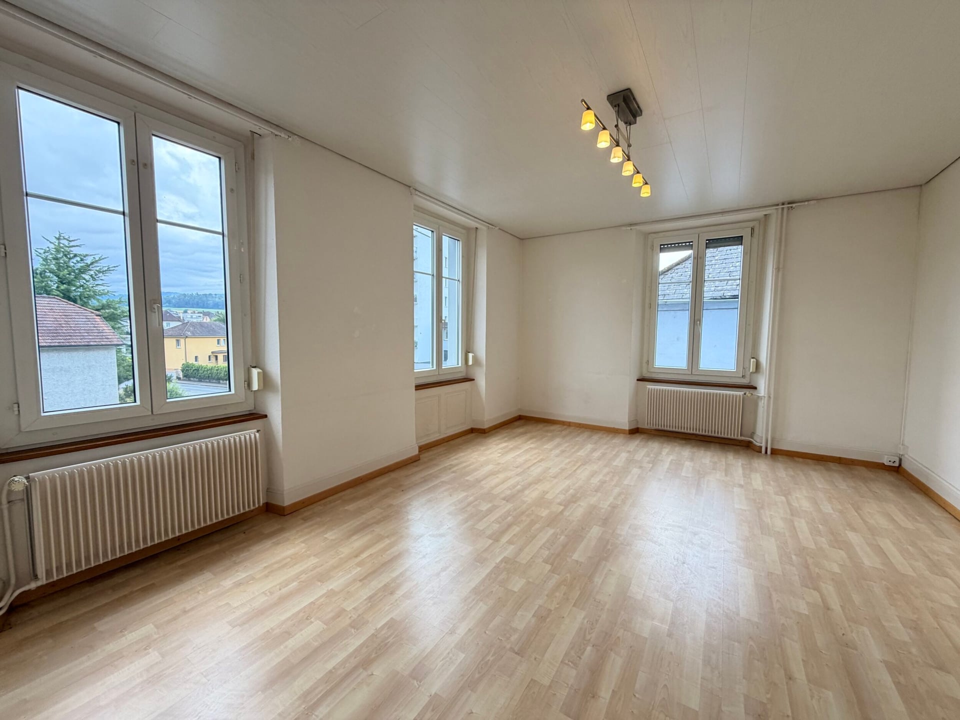 Appartement de 3,5 pièces au 2ème étage à louer à Porrentruy - photo 2