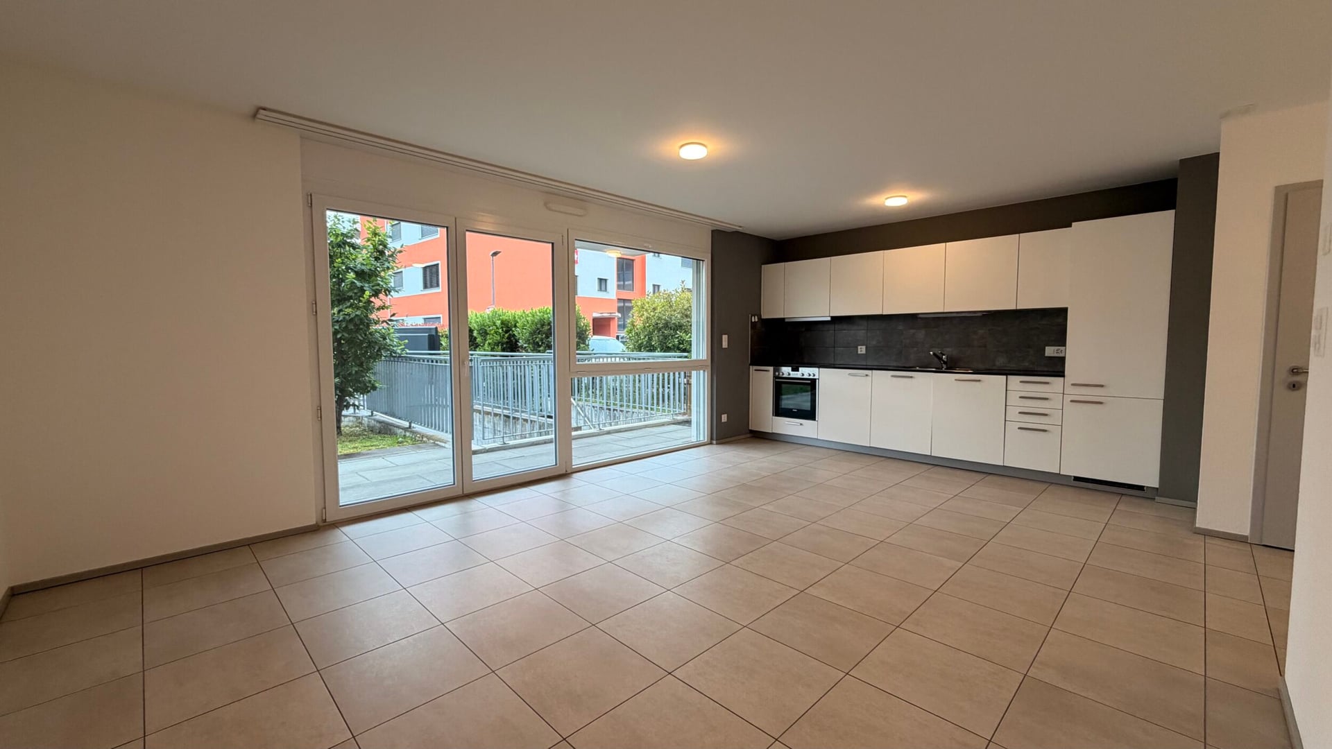À louer à Courrendlin appartement à plain-pied de 3.5 pièces - photo 2