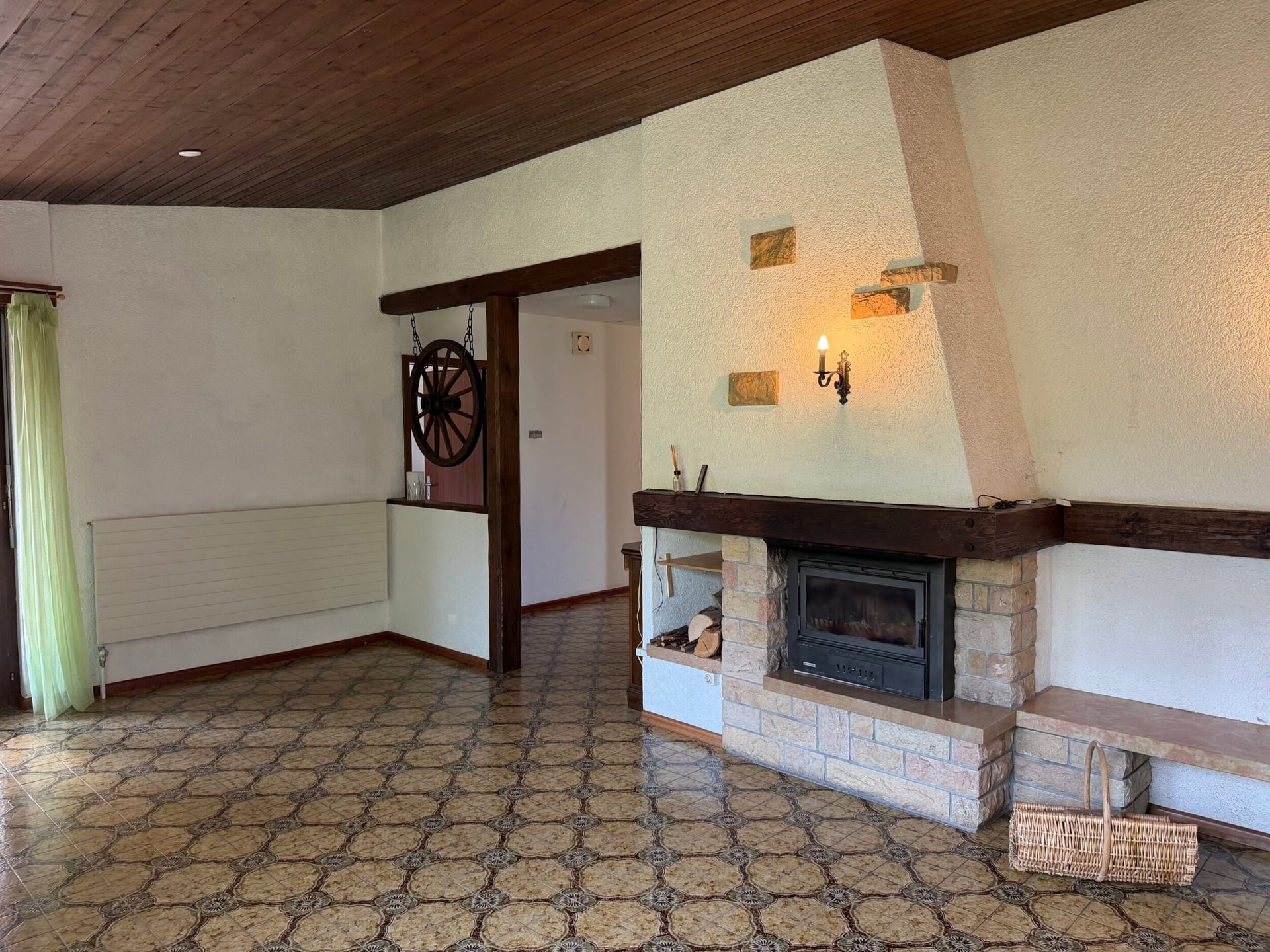 Jolie maison de 6.5 pces à rénover à vendre au centre de Bassecourt - photo 3