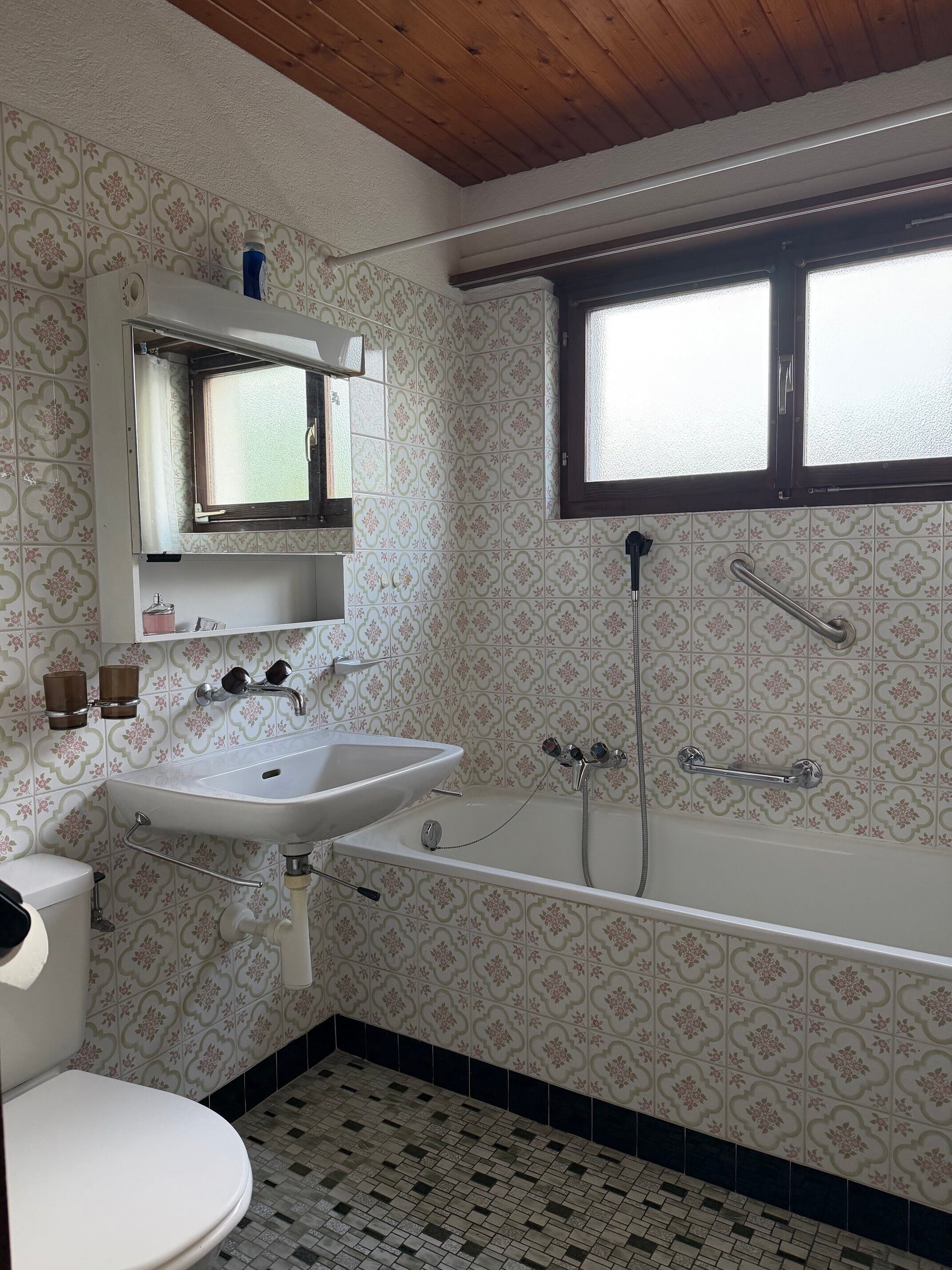 Jolie maison de 6.5 pces à rénover à vendre au centre de Bassecourt - photo 4