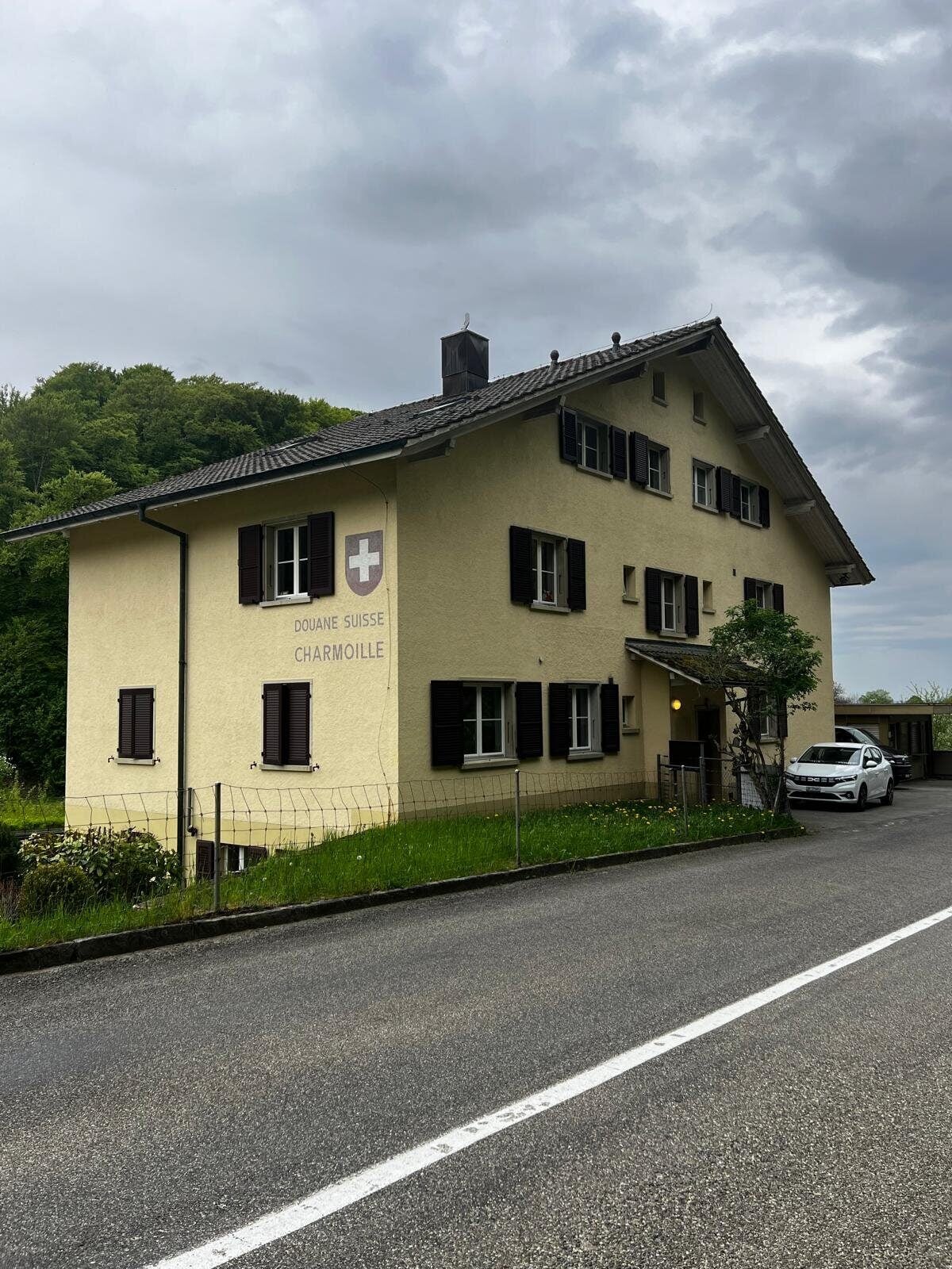 Immeuble locatif de 4 appartements à vendre à Charmoille - photo 1