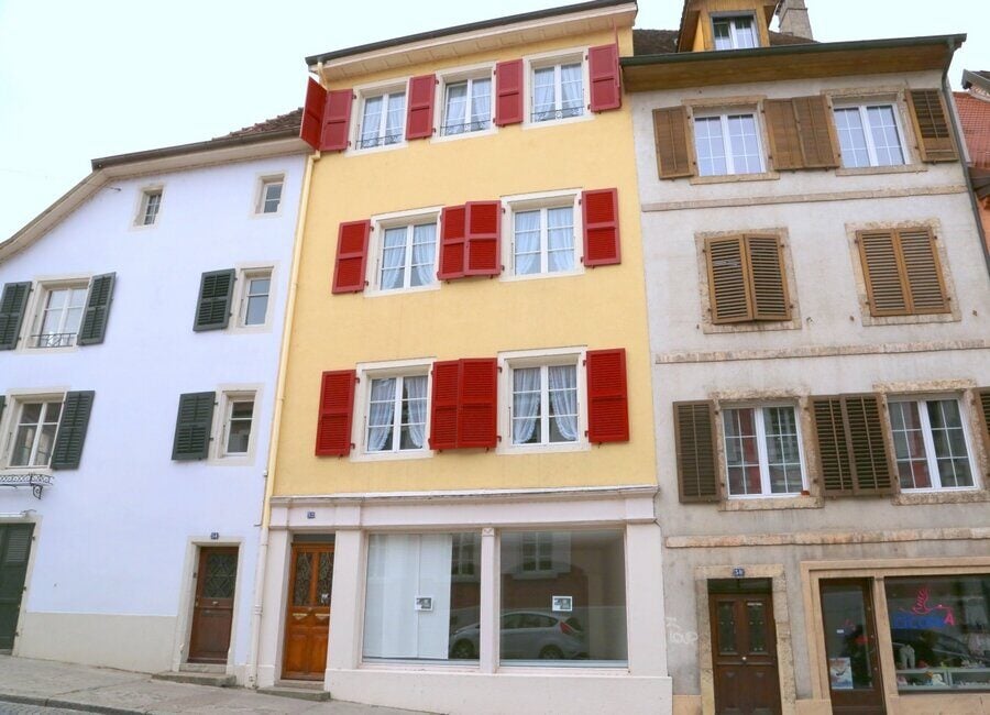 Immeuble de 3 logements, 1 studio et 1 bureau à vendre à Porrentruy - photo 1