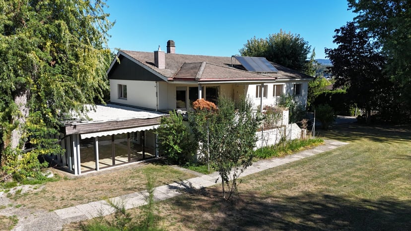 Une grande propriété de 8.5 pièces à vendre à Courtedoux - photo 1