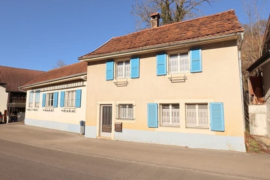 À vendre maison familiale de 5.5 pièces à restaurer à Fregiécourt - photo 1