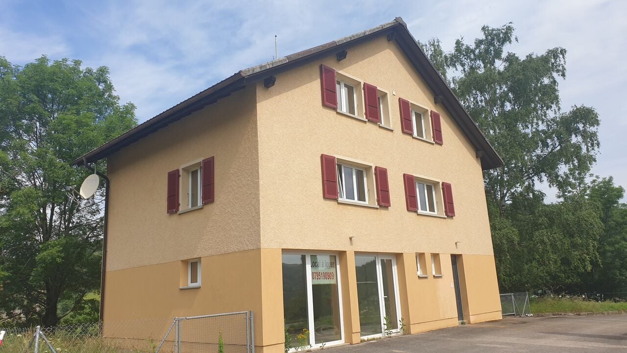 À vendre maison locative de 2 logements et 1 local commercial à Asuel - photo 1