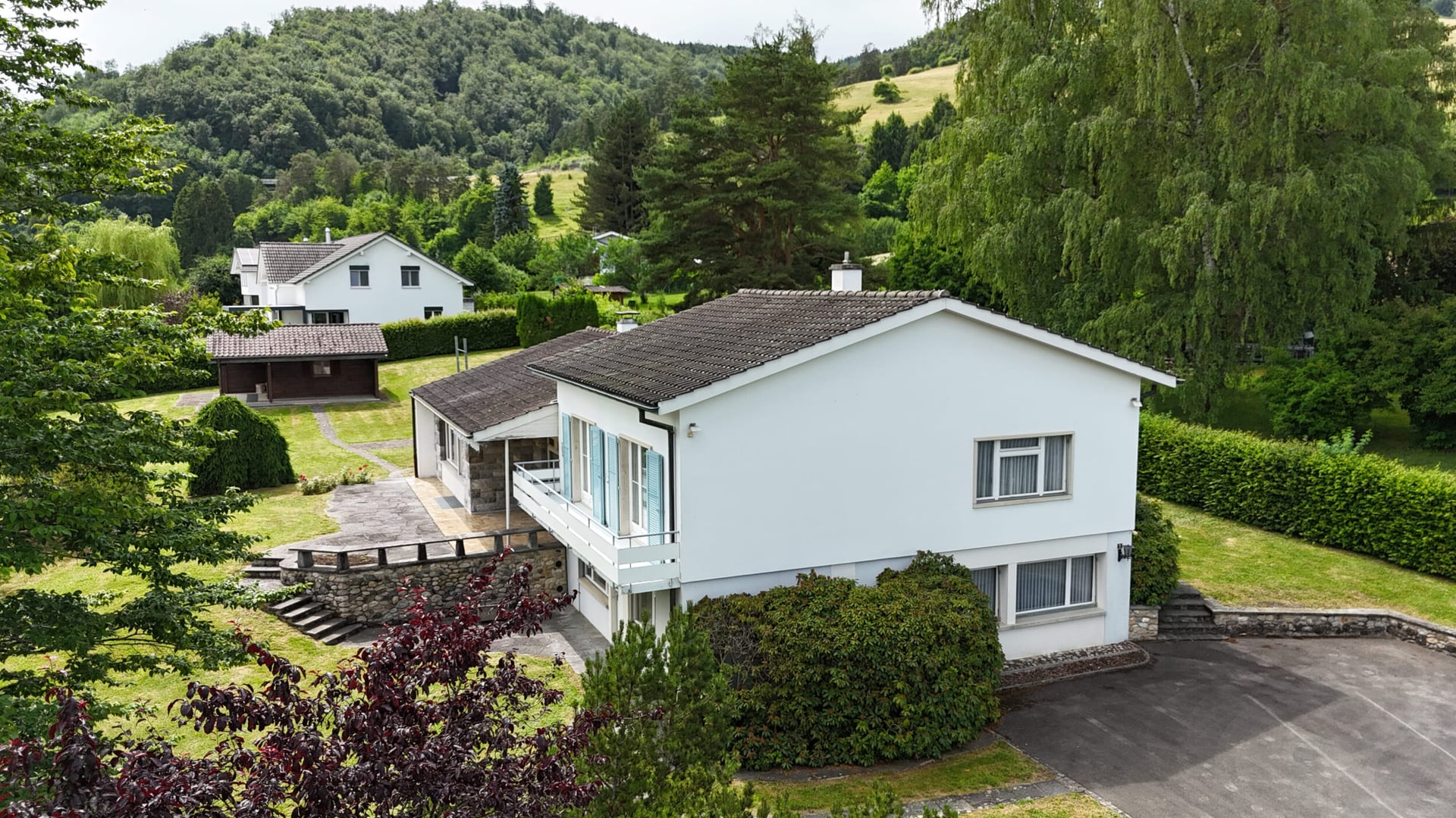 À Glovelier à vendre villa de 9.5 pièces sur une vaste parcelle - photo 1