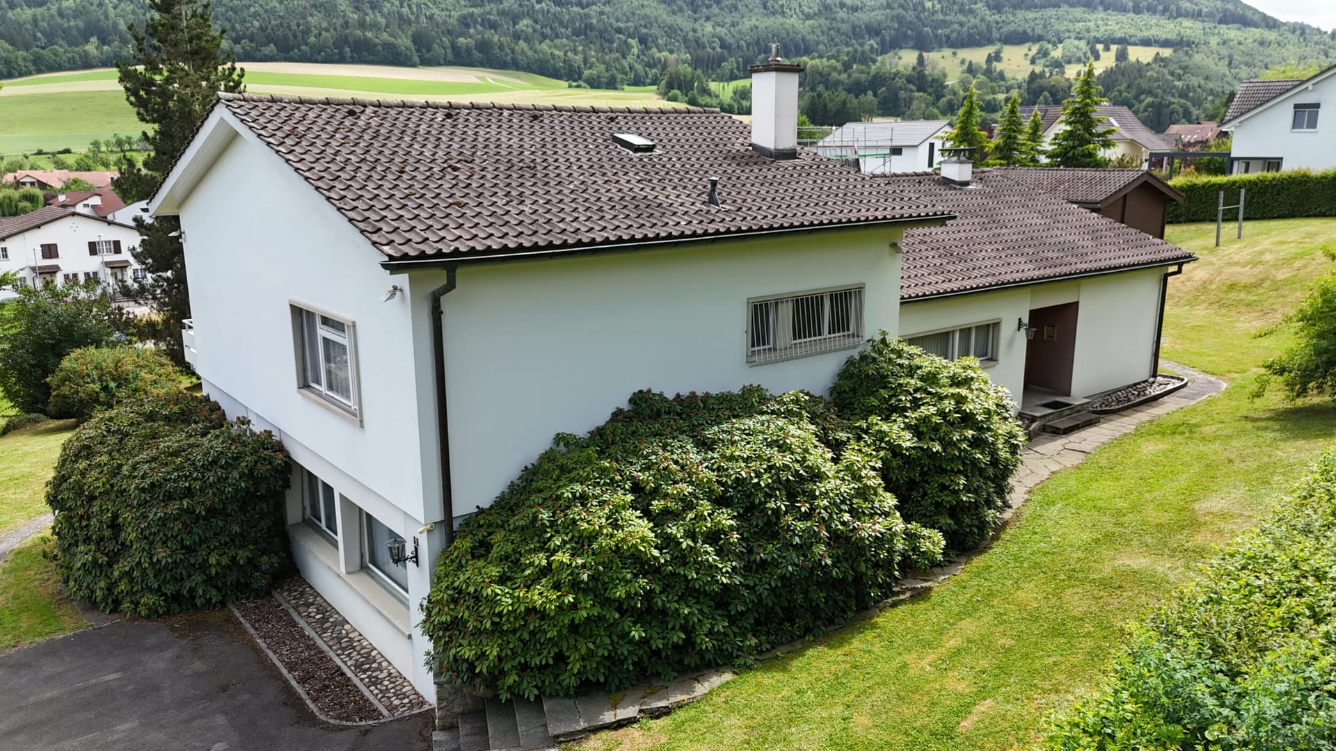 À Glovelier à vendre villa de 9.5 pièces sur une vaste parcelle - photo 4