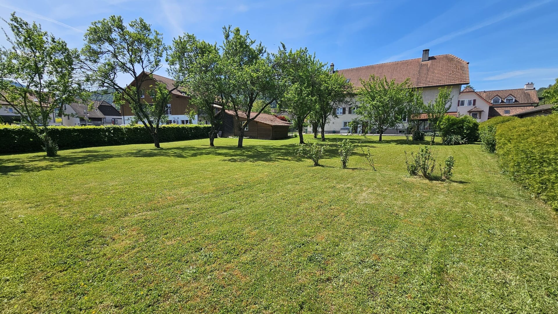 À vendre à Glovelier immeuble de 3 appartements et grand terrain - photo 5