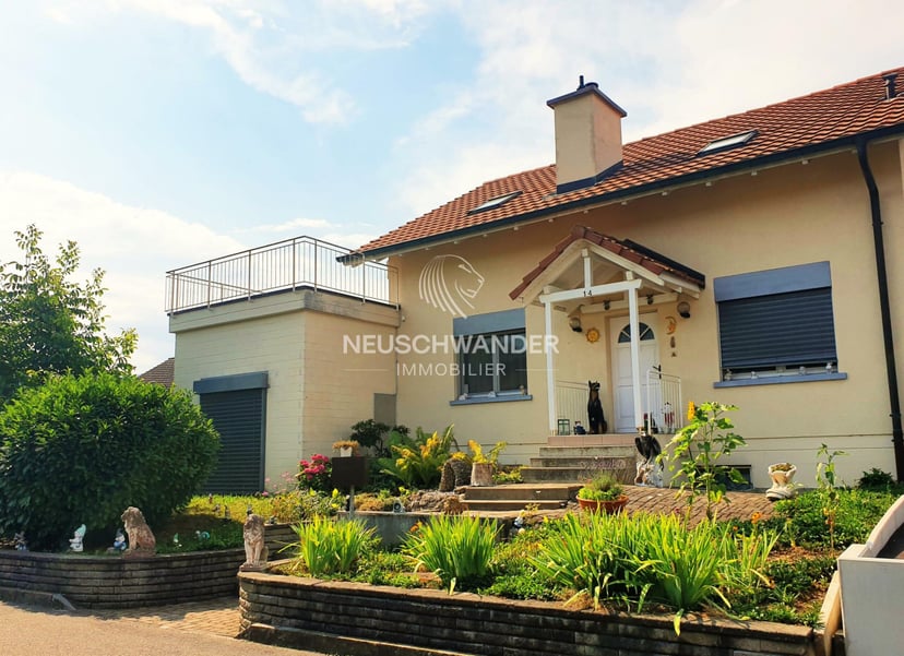 À vendre à Courroux spacieuse maison de 6.5 pièces - photo 1
