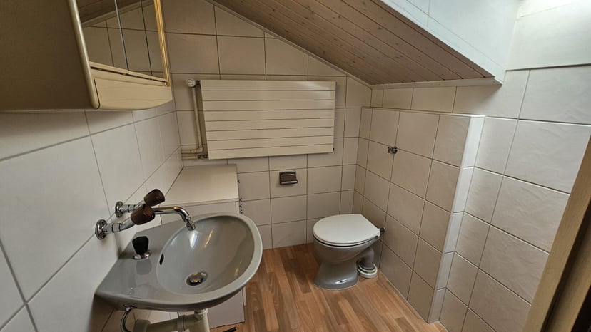 Maison familiale à rénover de 6.5 pièces à vendre à Courrendlin - photo 4