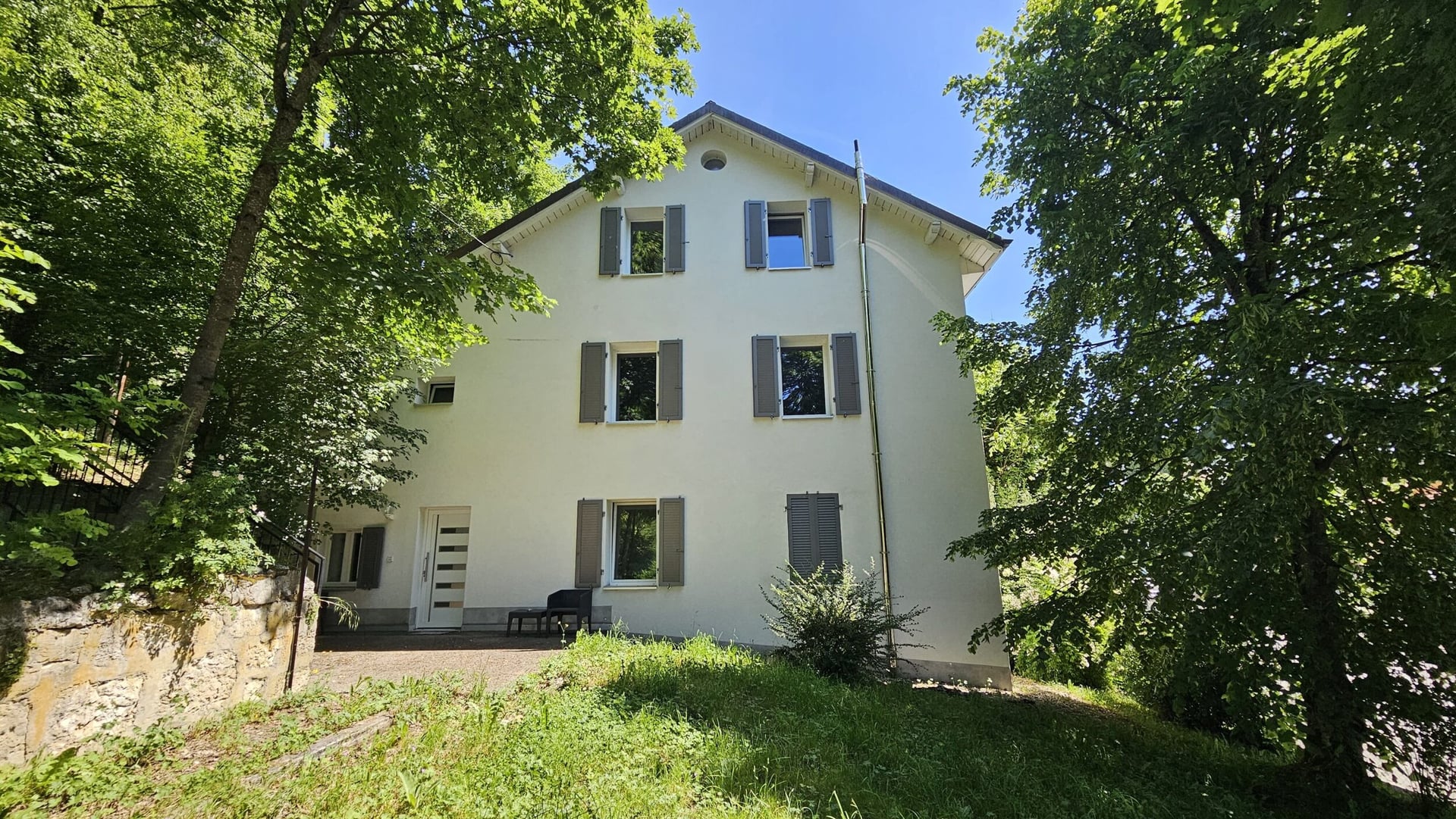 À Moutier à vendre immeuble de rendement de 5 appartements tous loués - photo 1