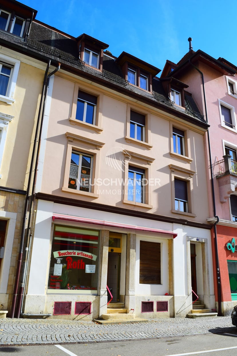 À vendre à Moutier immeuble de rendement de 3 logements et 1 commerce - photo 1