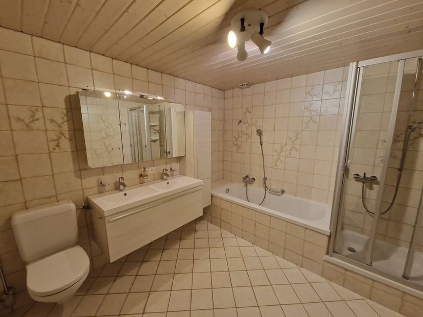 À Porrentruy immeuble de 3 appartements et 1 commerce - photo 3