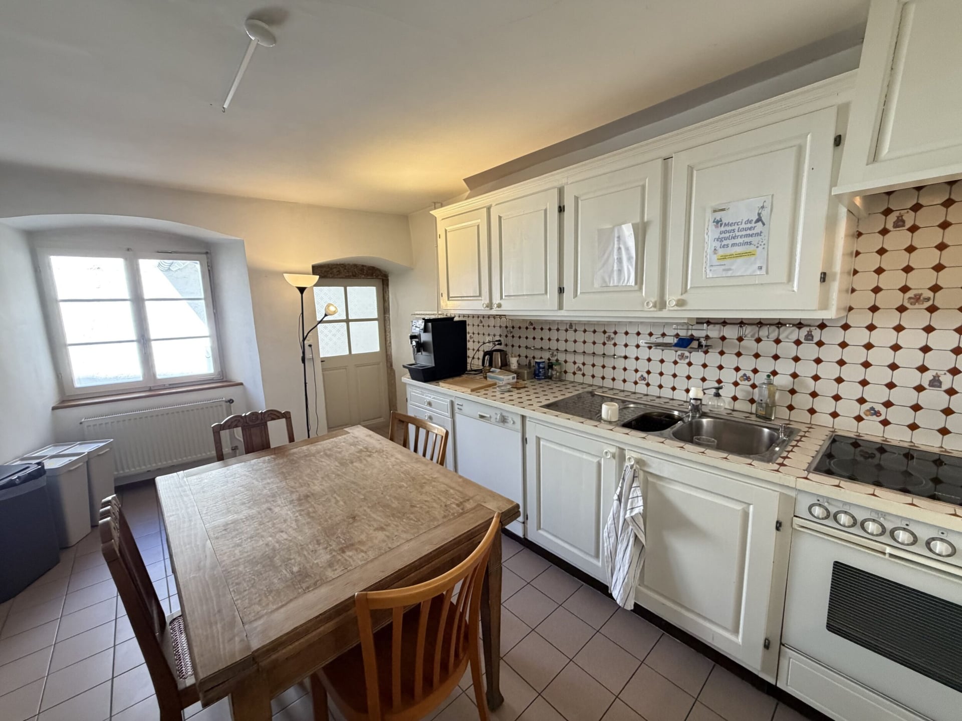 À vendre à Porrentruy bel immeuble de 2 appartements et 1 commerce - photo 2