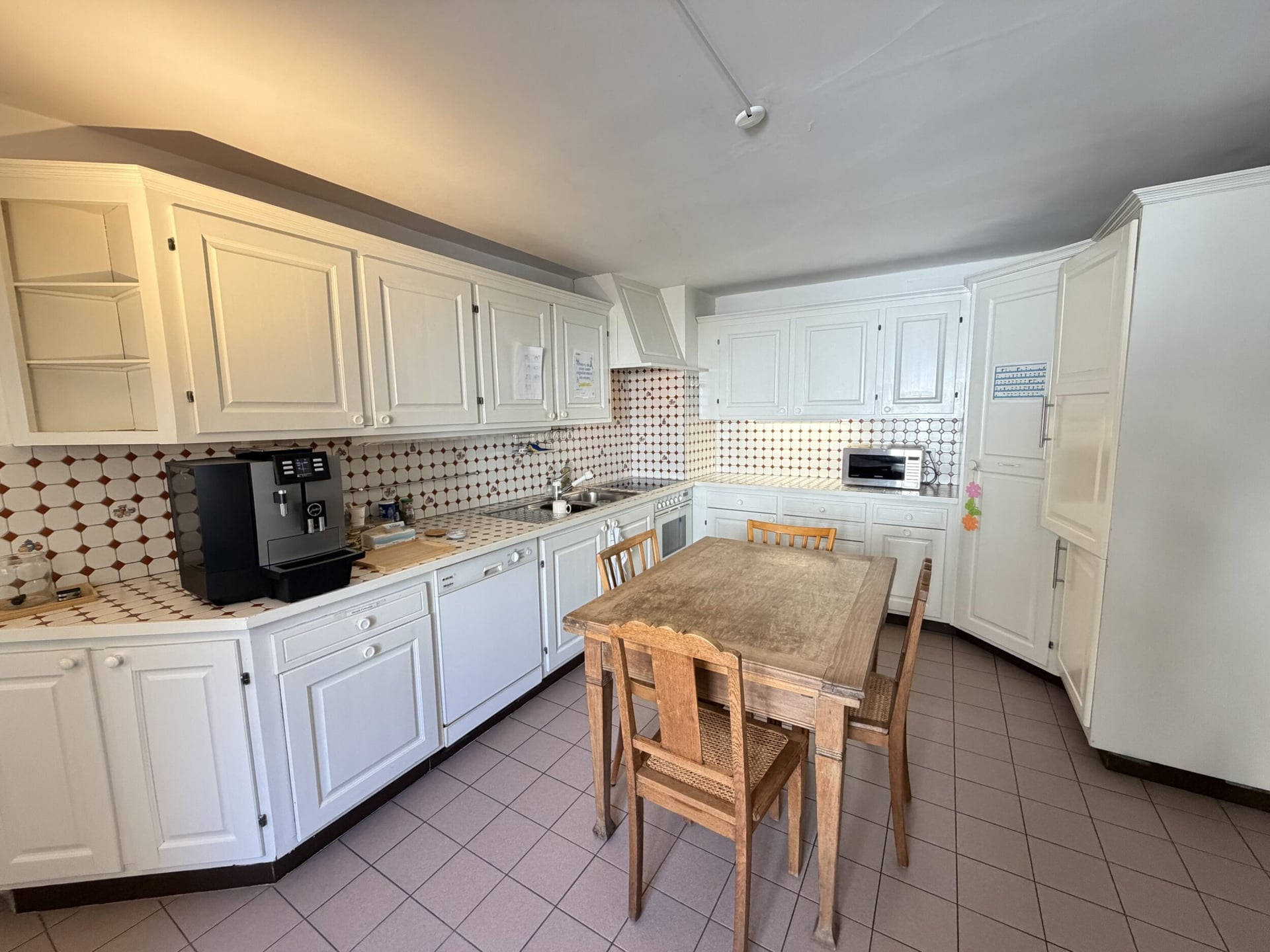 À vendre à Porrentruy bel immeuble de 2 appartements et 1 commerce - photo 3