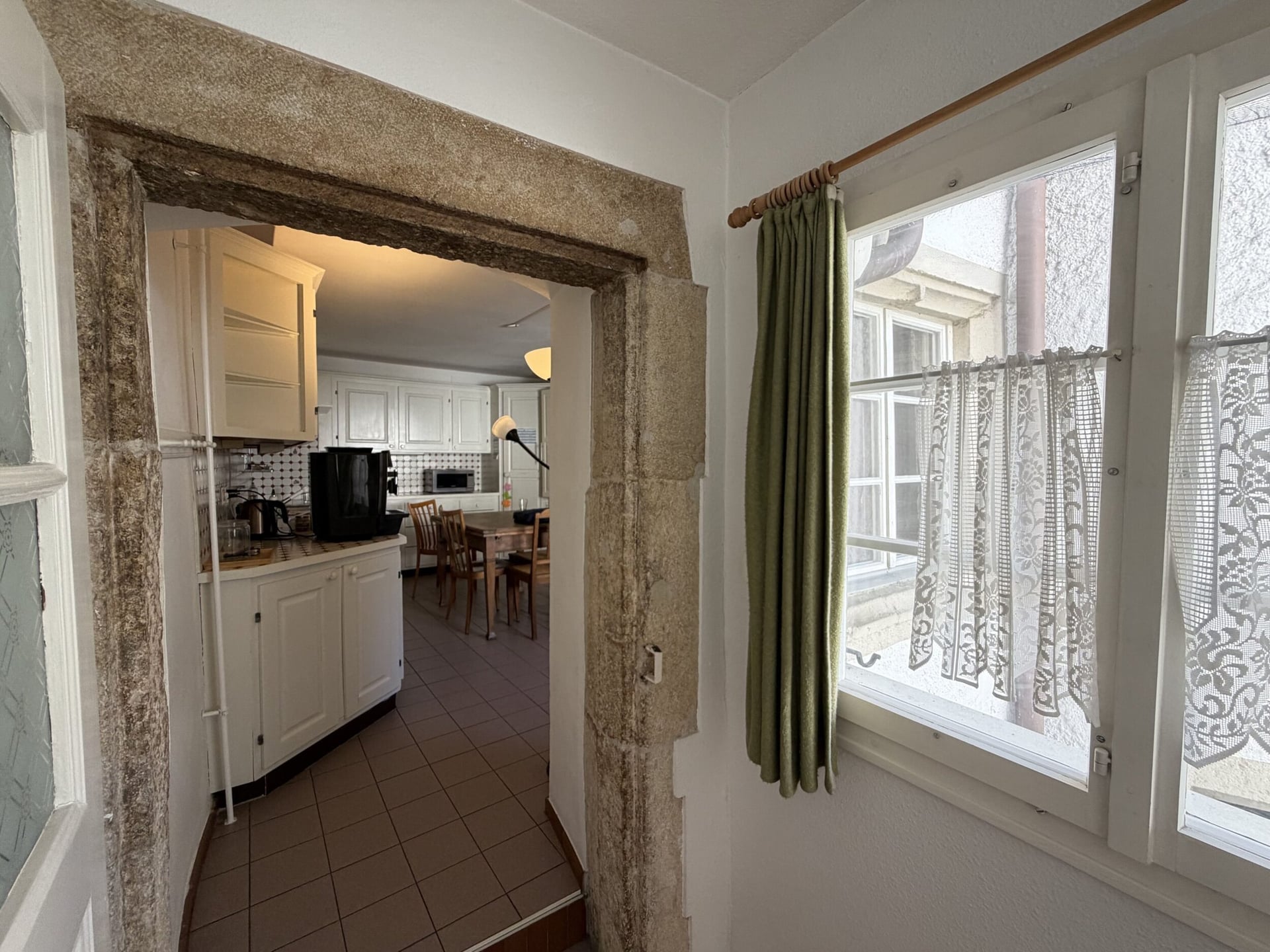 À vendre à Porrentruy bel immeuble de 2 appartements et 1 commerce - photo 4