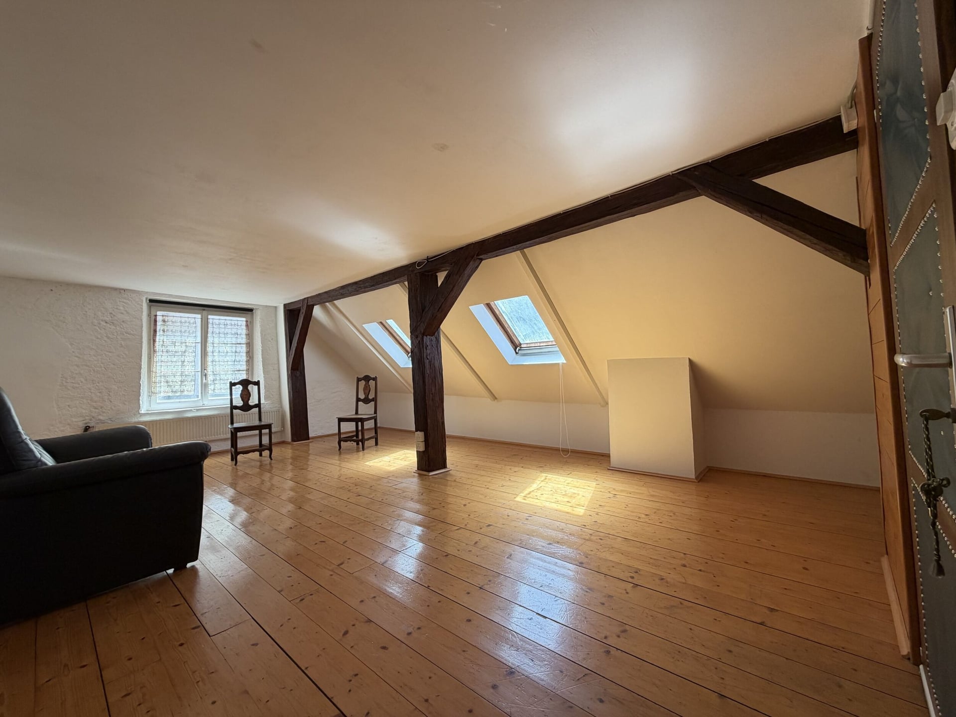 À vendre à Porrentruy bel immeuble de 2 appartements et 1 commerce - photo 5