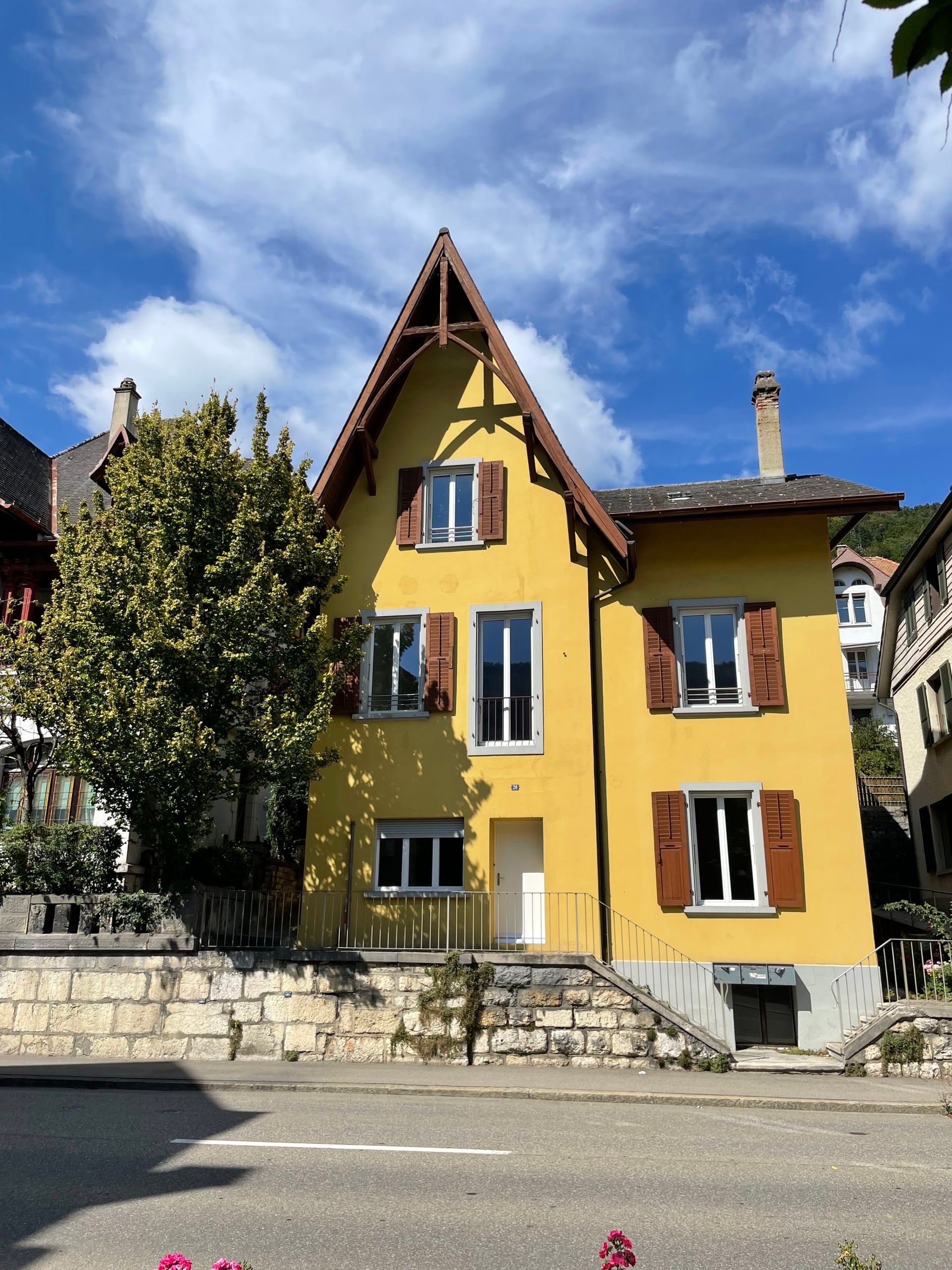 Appartement de 3 pièces au rez-de-chaussée - photo 2
