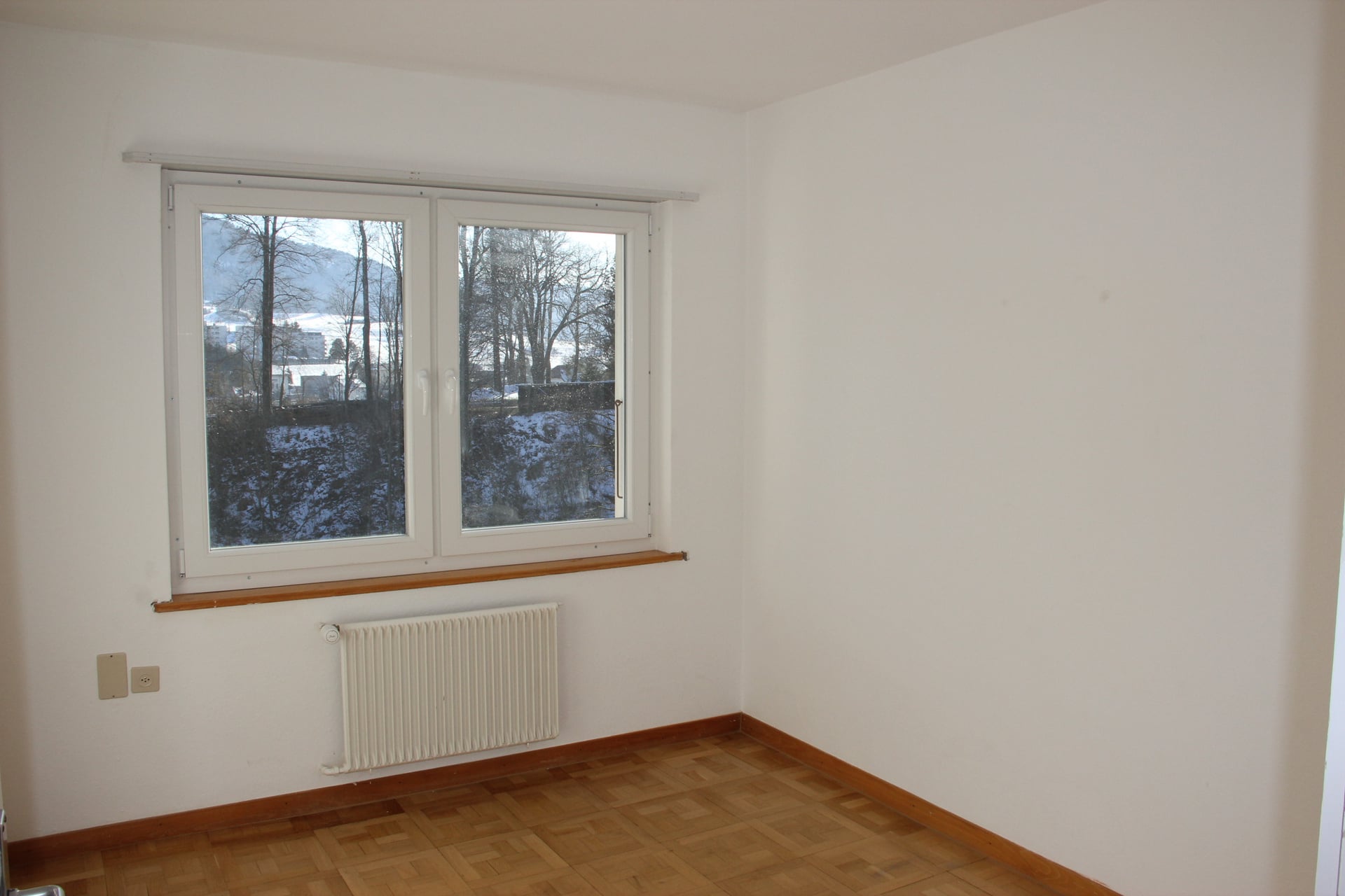 Idéalement situé dans les hauts du village, appartements de 4,5 pièces - photo 4