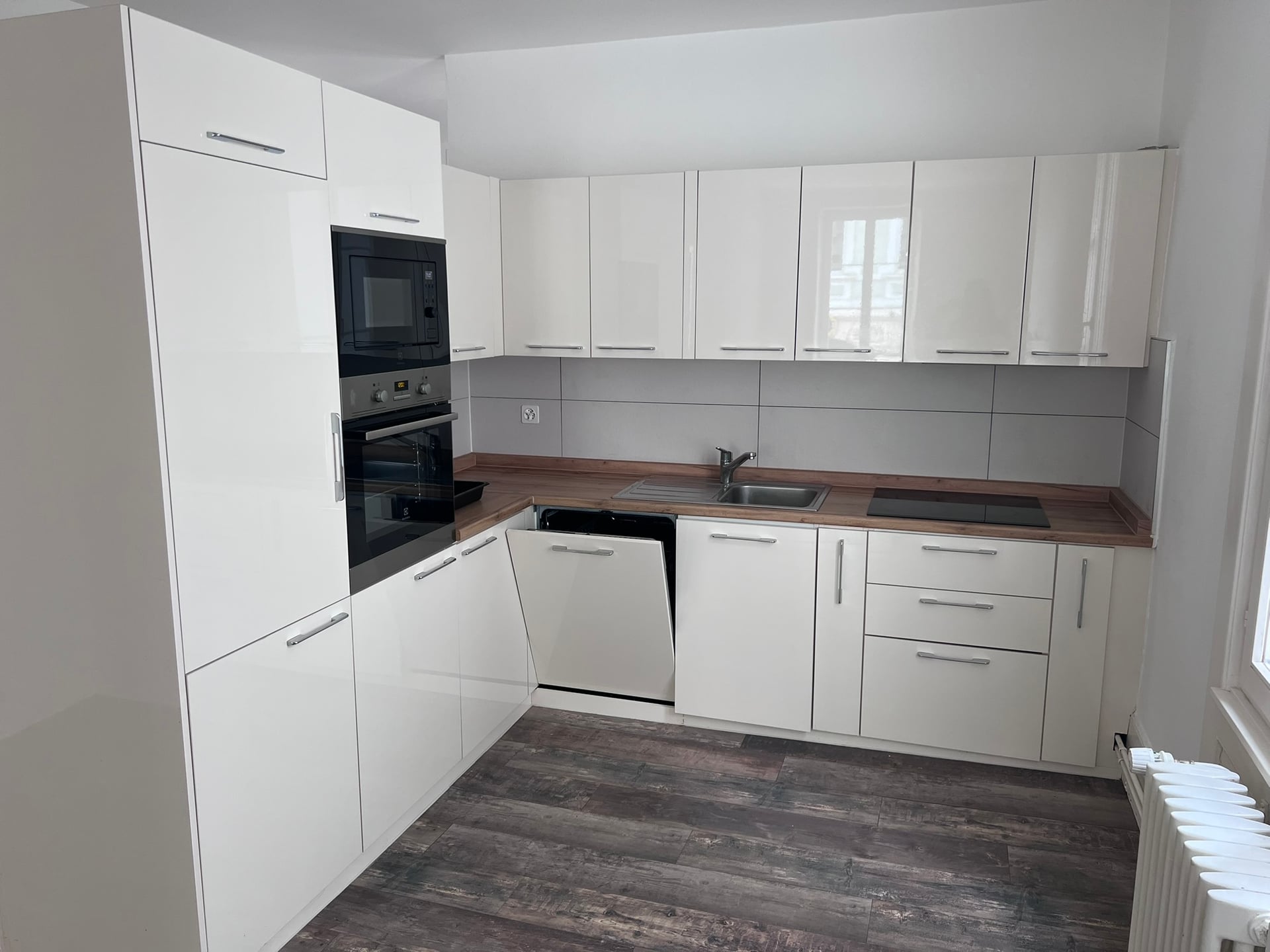 En vieille-ville, appartement de 3,5 pièces entièrement rénové au 1er - photo 1