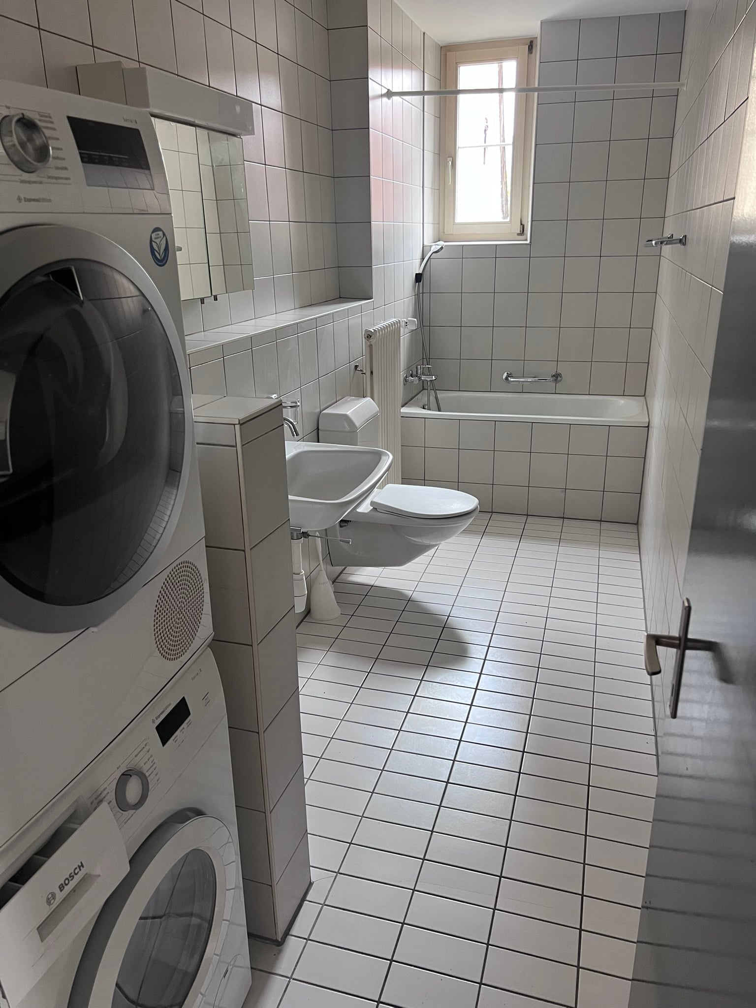En vieille-ville, appartement de 3,5 pièces entièrement rénové au 1er - photo 3