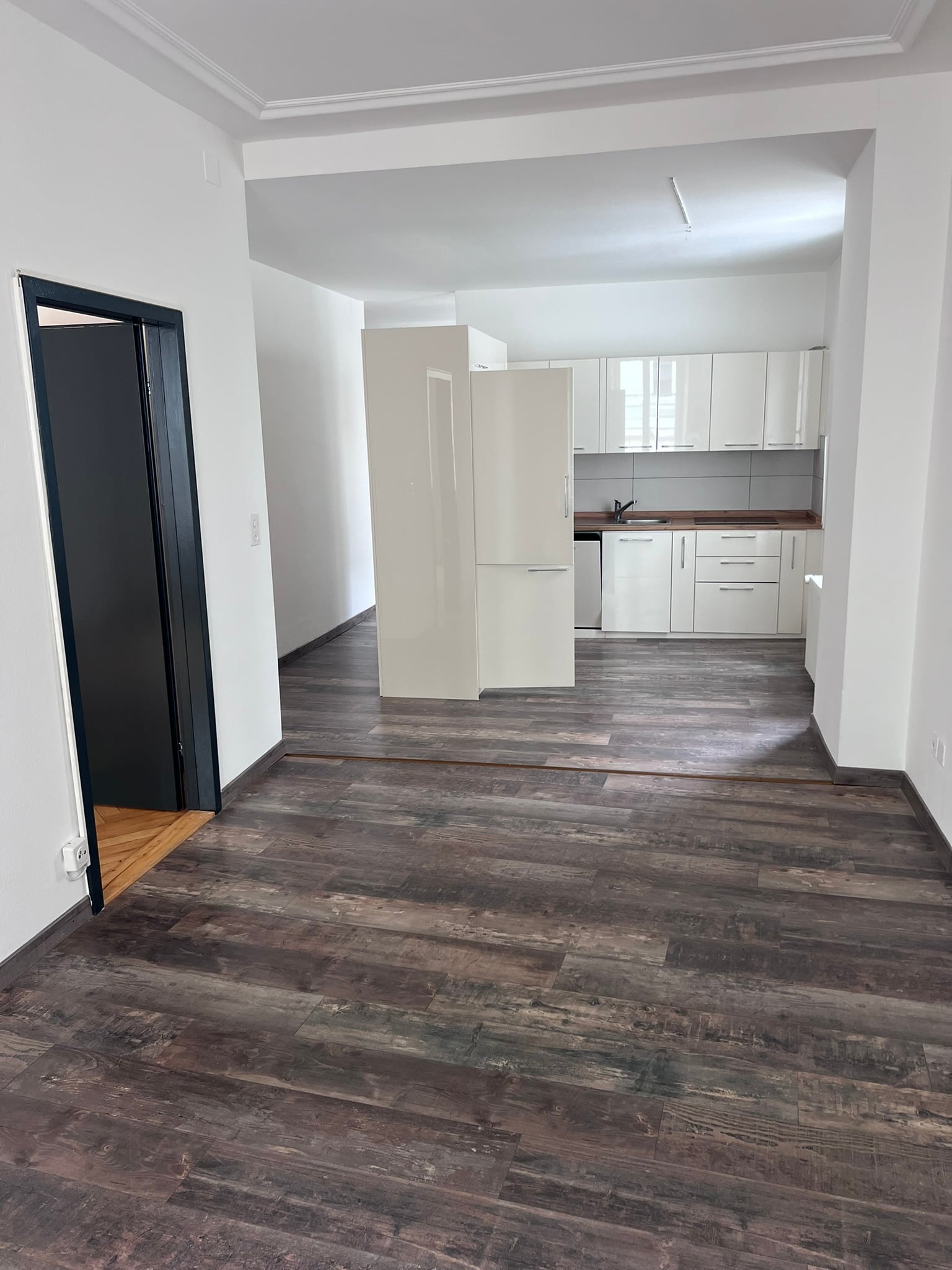 En vieille-ville, appartement de 3,5 pièces entièrement rénové au 1er - photo 5