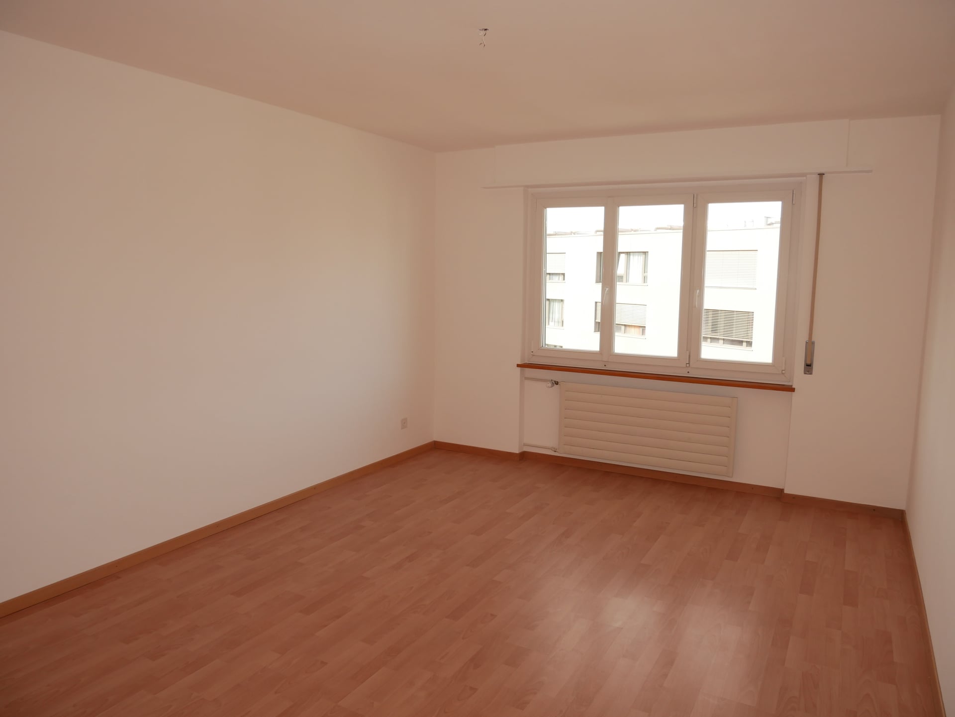A deux pas de la gare, appartement de 3,5 pièces - photo 2
