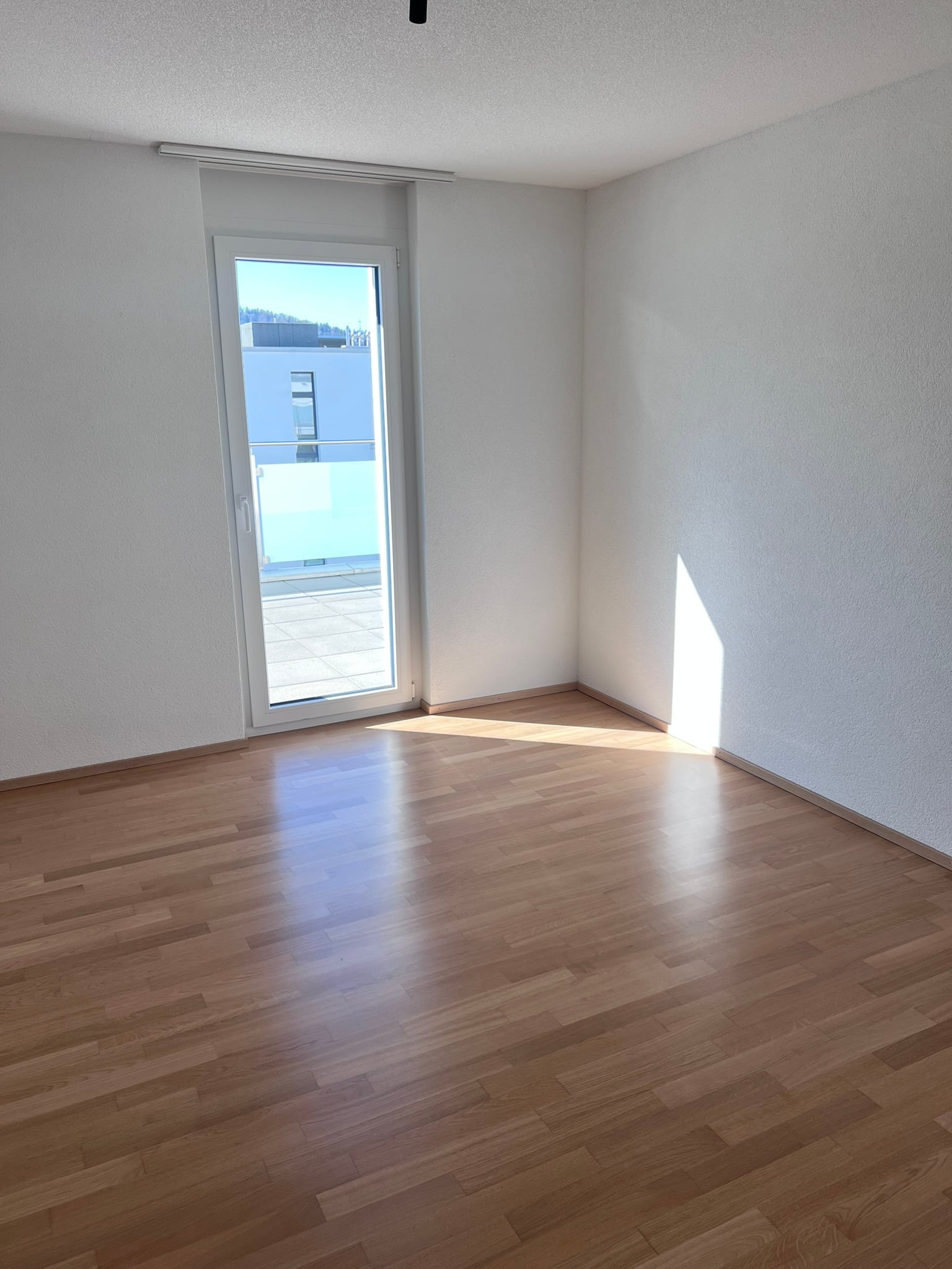 Dans immeuble récent - attique de 3.5 pièces - photo 5